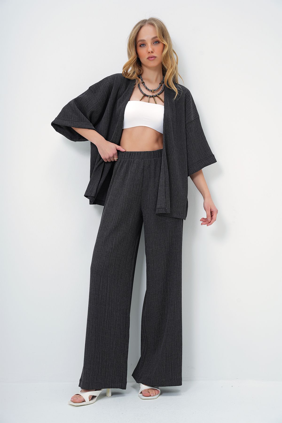 Trend Alaçatı Stili-Women's Anthracite Double Sleeve Wrapped Fabric Summer Kimono and Pants Suit Alc-X13466 5