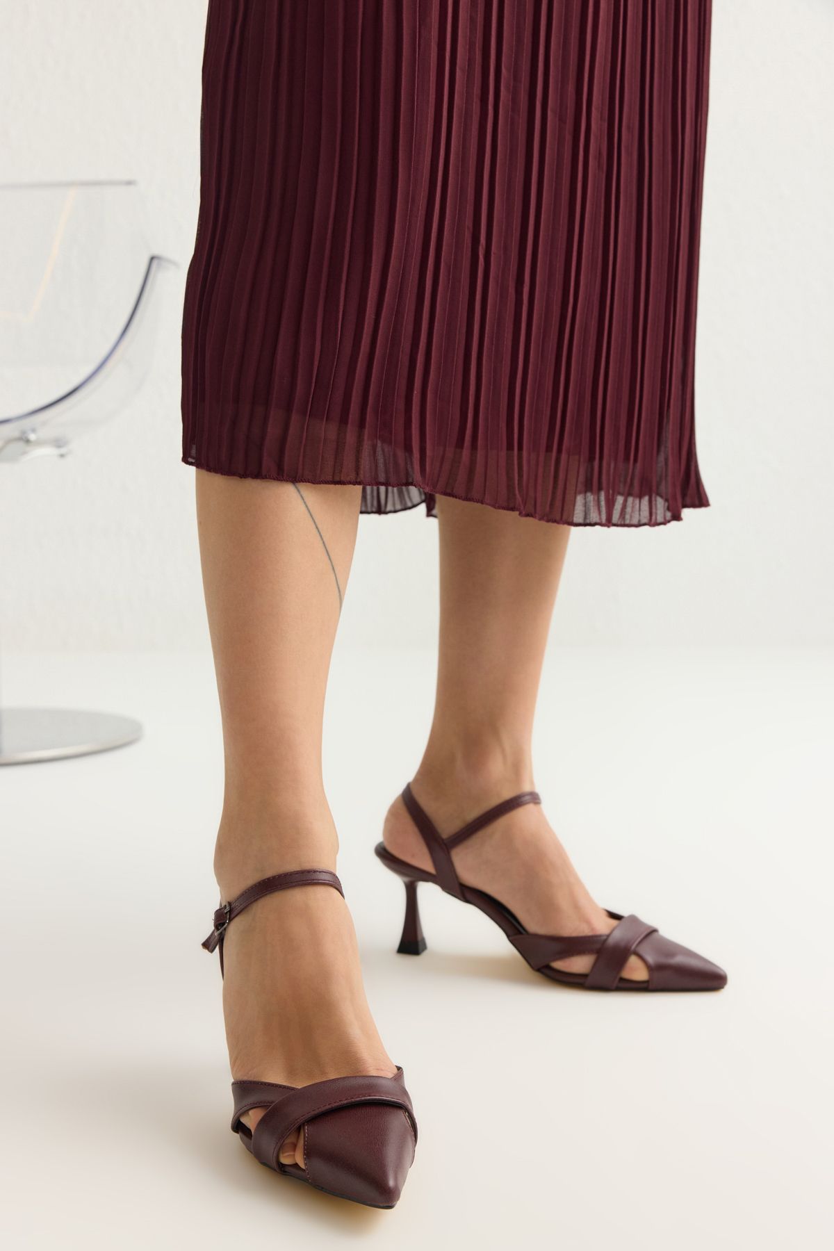TRENDYOL SHOES Burgundowe Szpiczaste Buty Na Cienkim Obcasie Damskie Klasyczne Buty Na Obcasie Takss25to00029 Kobieta - 40