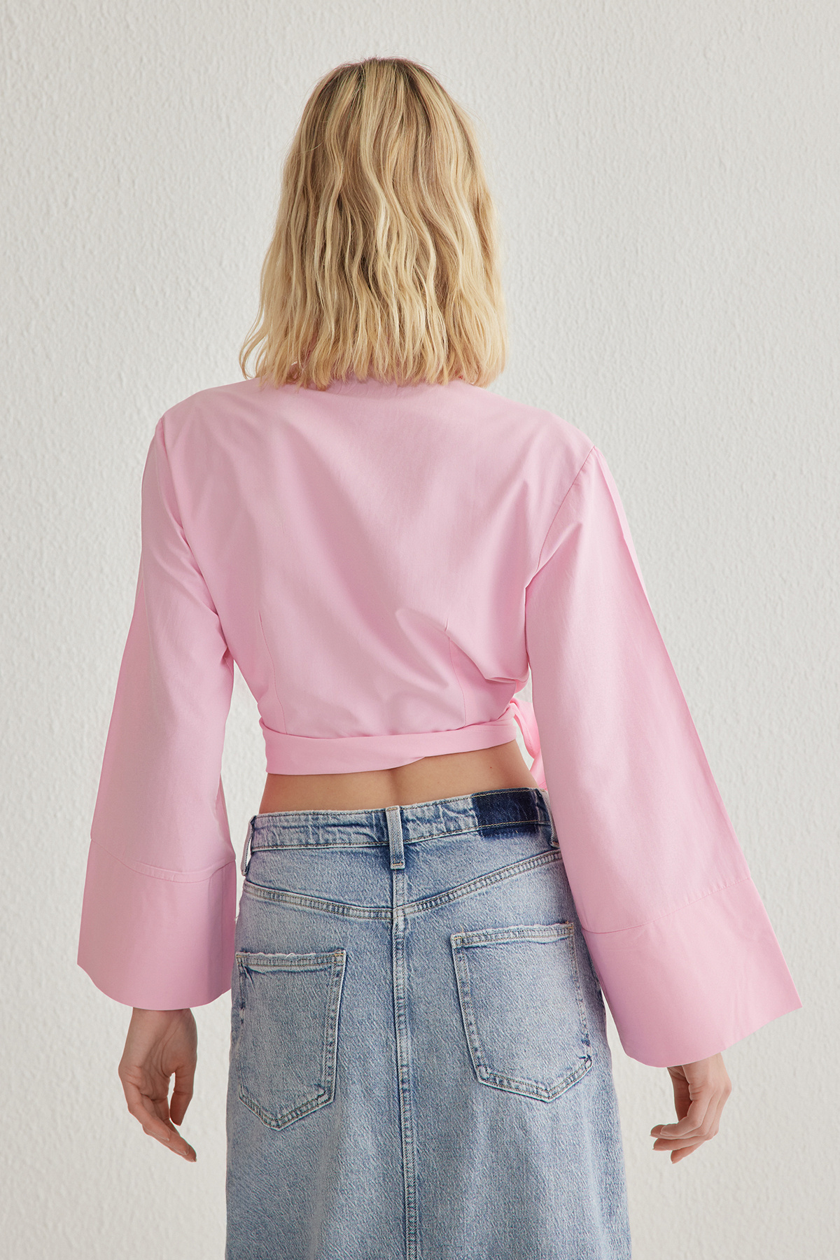 Trendyolmilla  Pembe Bağlama Detaylı Regular Normal Kalıp Dokuma Gömlek TWOAW25GO00067 - Görsel 5