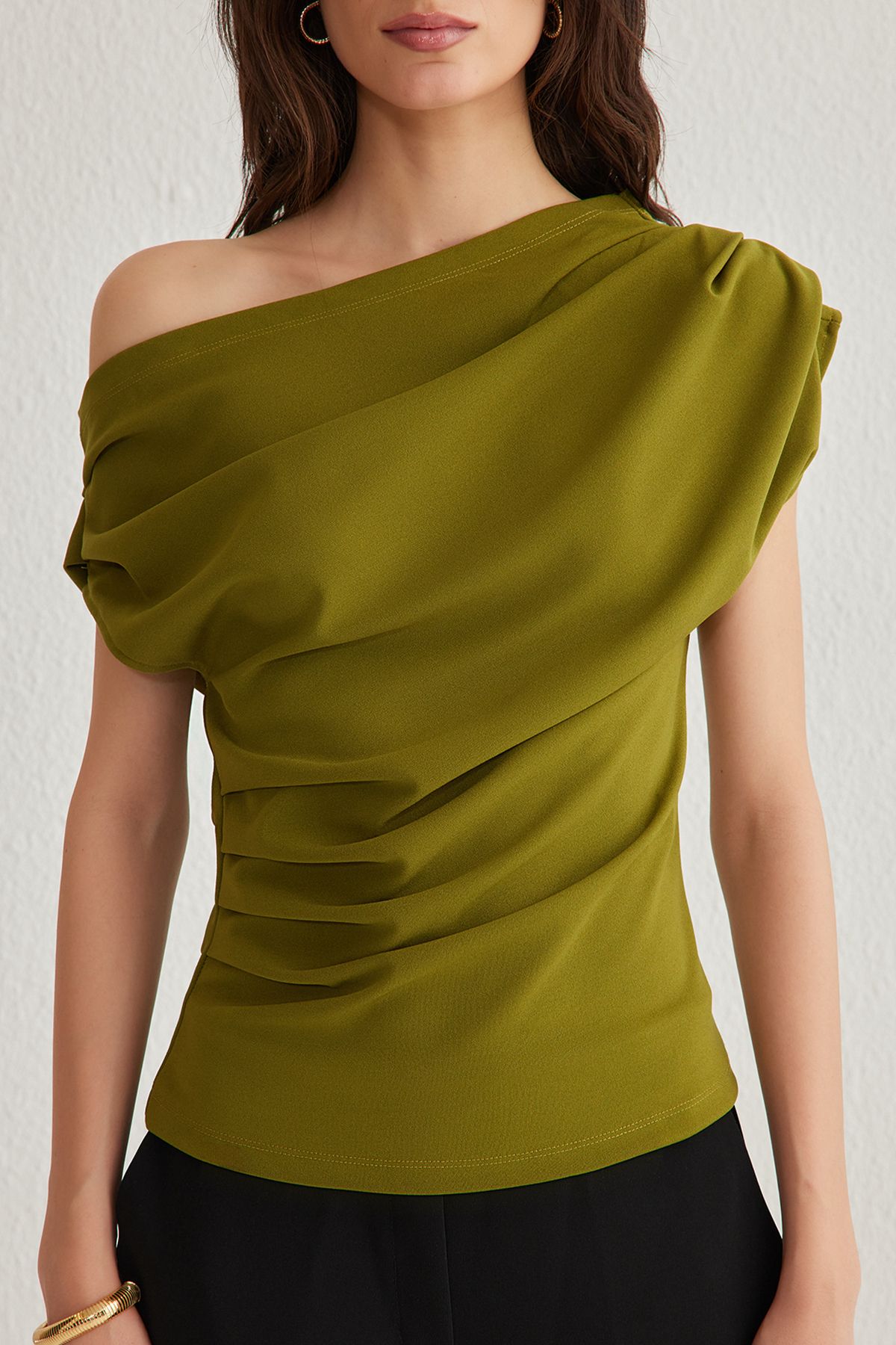 Trendyol Collection-Ölgrüne Strickbluse mit asymmetrischem Ausschnitt und Kordelzug – TWOSS25BZ00024 3