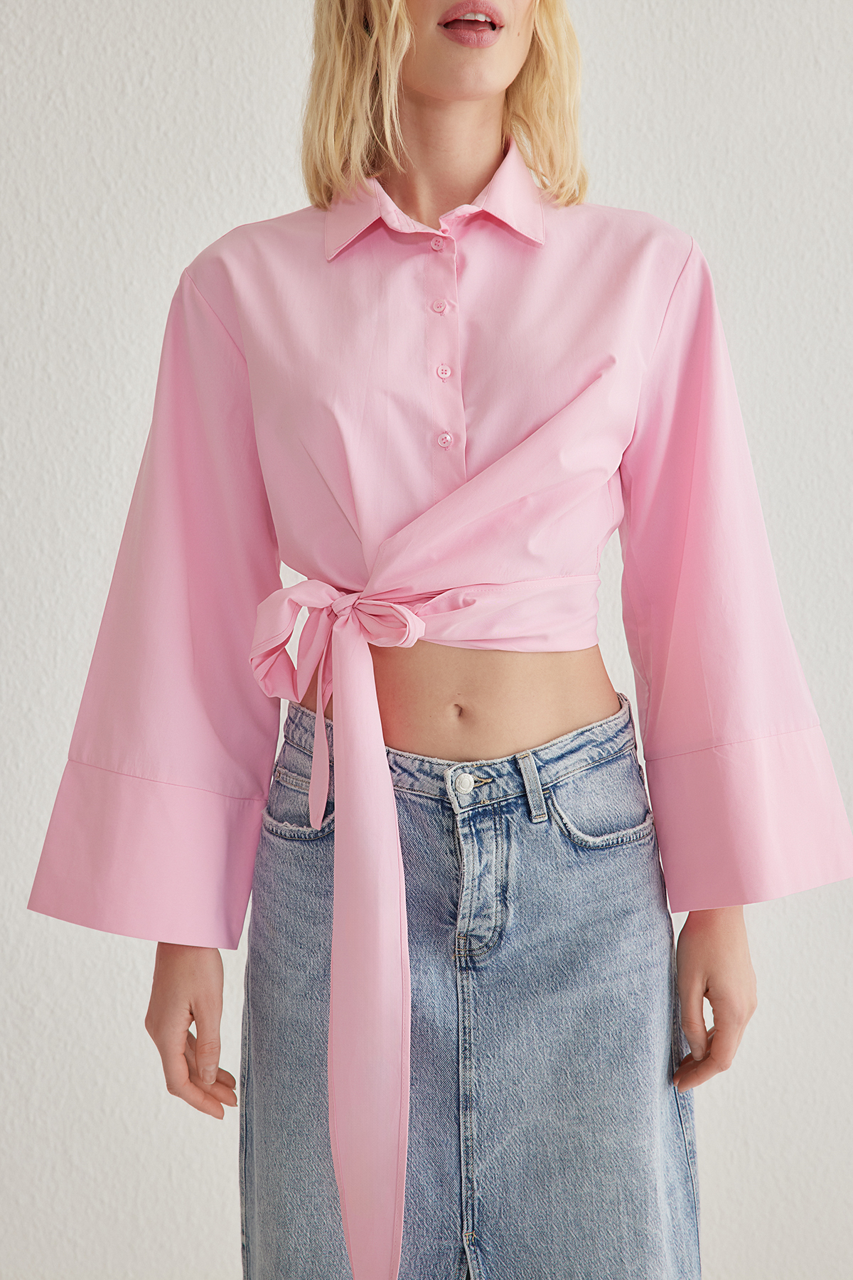 Trendyolmilla  Pembe Bağlama Detaylı Regular Normal Kalıp Dokuma Gömlek TWOAW25GO00067 - Görsel 3