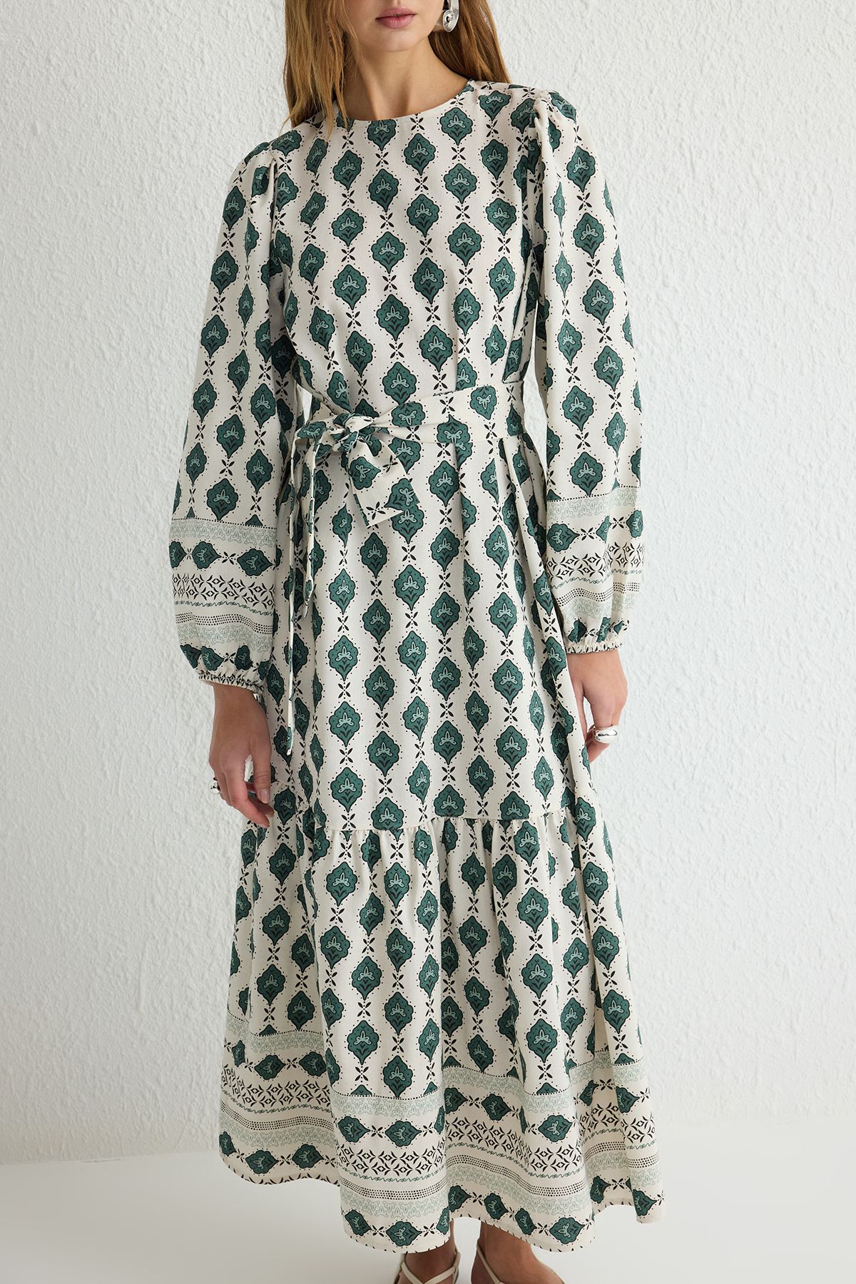 Trendyol Modest-Dunkelgrünes, gewebtes Kleid im Leinen-Look mit ethnischem Muster TCTSS24EB00062 3
