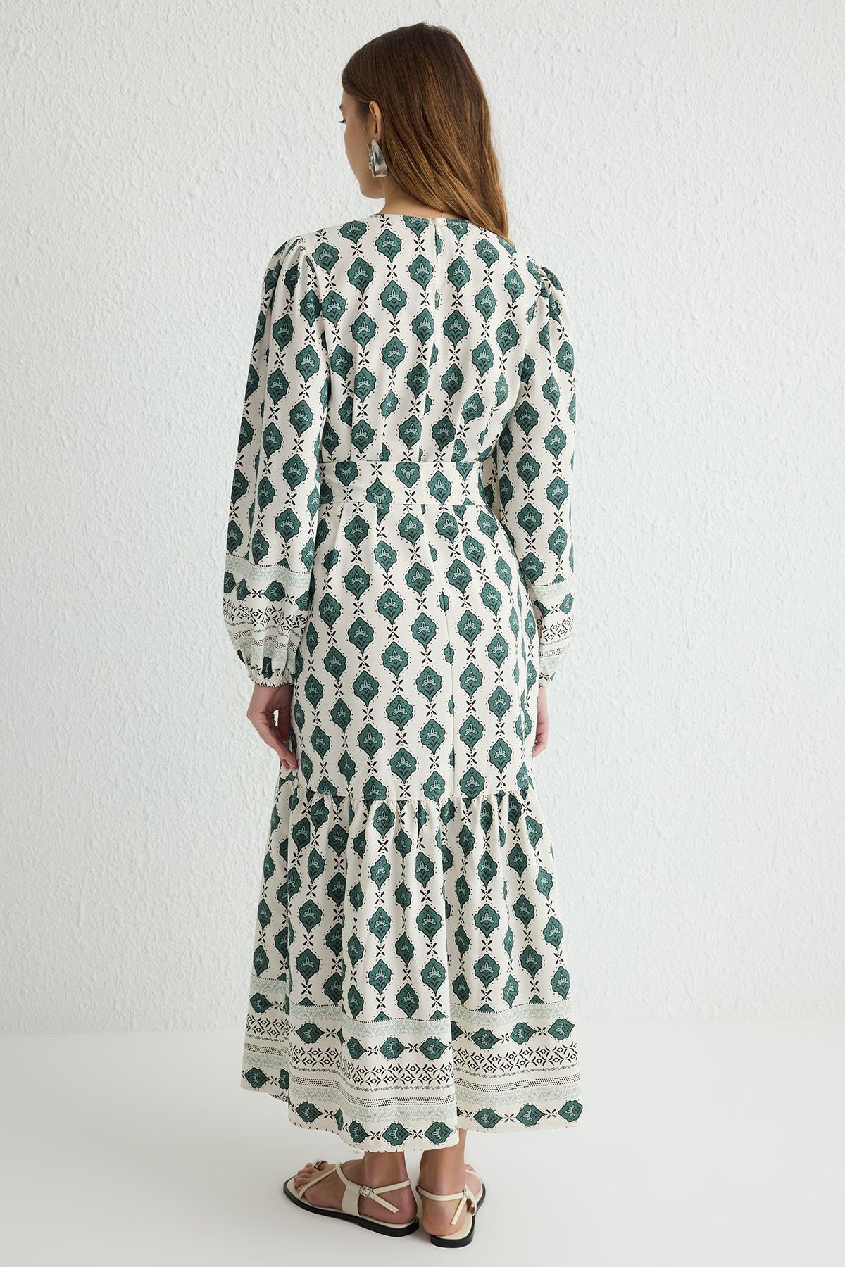 Trendyol Modest-Dunkelgrünes, gewebtes Kleid im Leinen-Look mit ethnischem Muster TCTSS24EB00062 5
