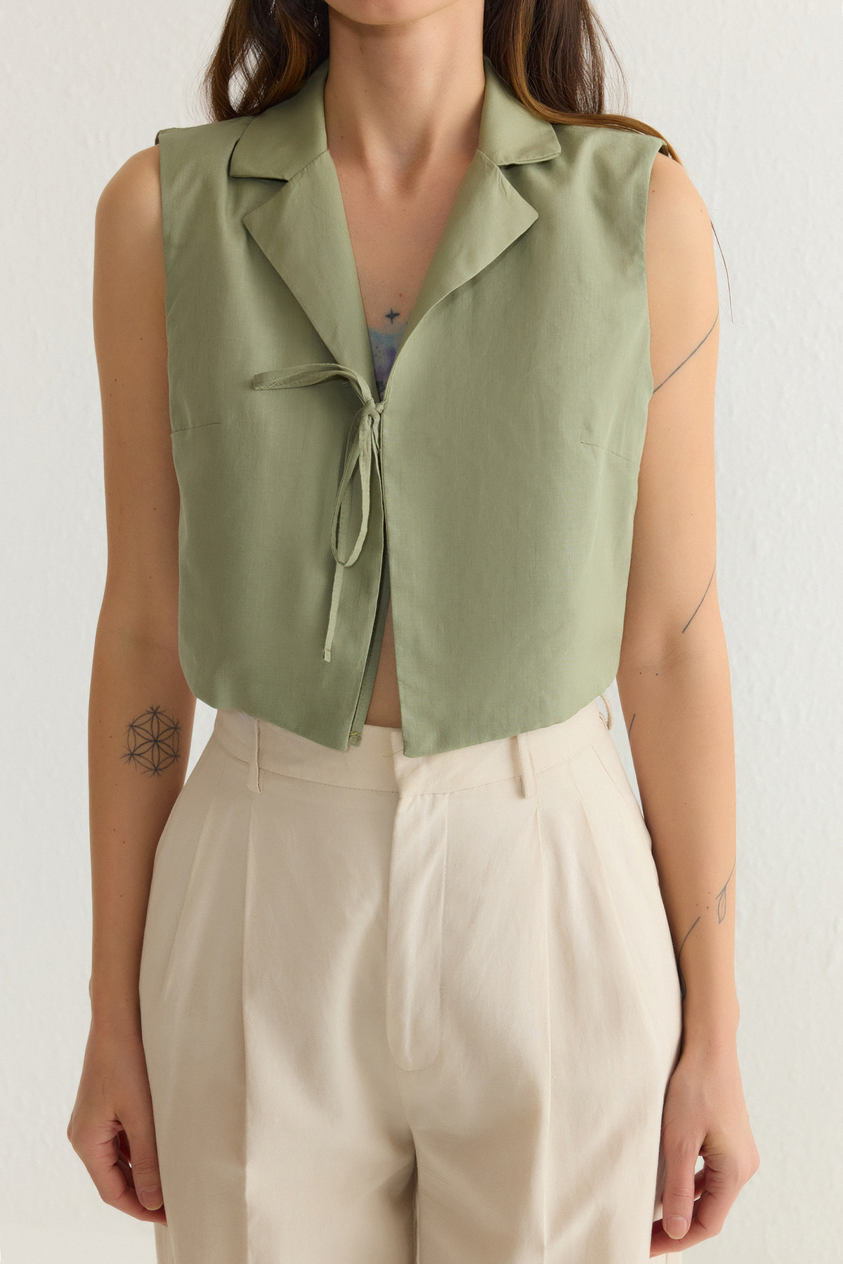 Trendyolmilla  Haki Önden Bağlamalı Regular Normal Kalıp Dokuma Gömlek TWOSS25GO00098 - Görsel 3