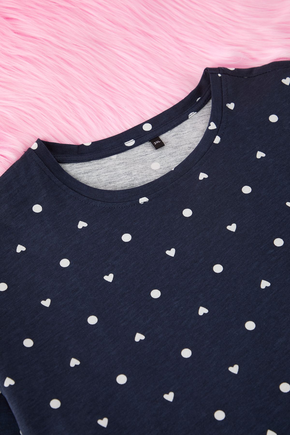 Trendyol Curve-Marineblaues gestricktes Pyjama-Set mit Herzmuster TBBSS25AI00023 7
