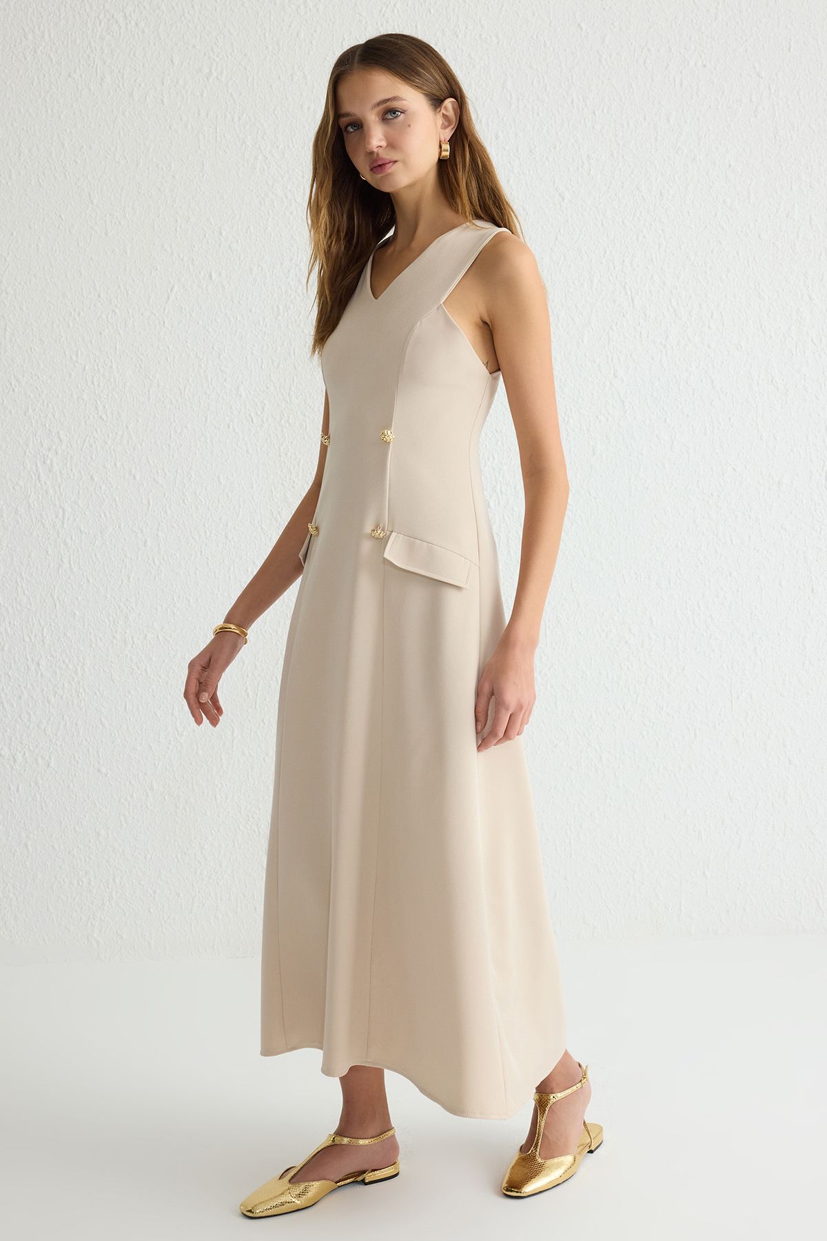 Trendyol Modest-Beigefarbenes Giletkleid aus gewebtem Stoff TCTSS25EB00026 2