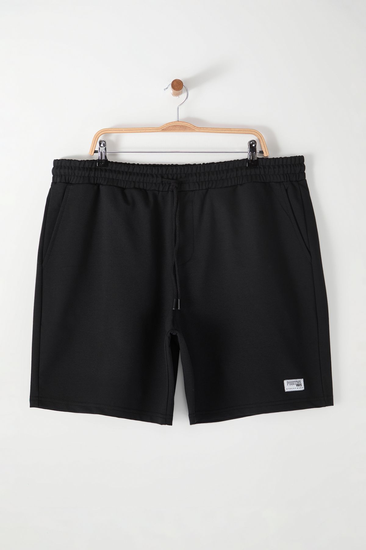 Trendyol Collection-Schwarze Baumwollshorts – Übergröße, Etikettenapplikationen, reguläre Passform TMNSS25AP00002 8