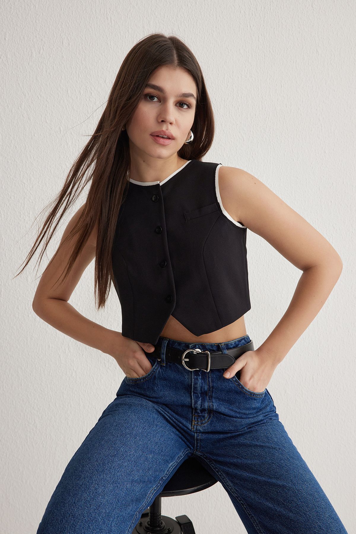 Trendyol Collection Czarna Dopasowana Biała Kamizelka Z Brudnym Ściegiem Kobieta - 36