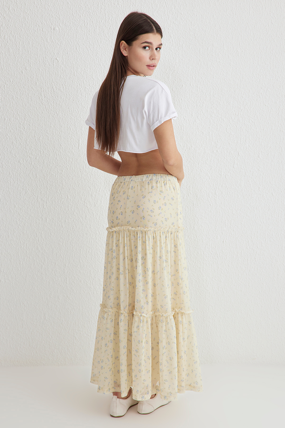 Trendyolmilla  Açık Sarı Tül Çiçek baskılı Maxi Büzgü/Drape Detaylı Esnek Örme Etek TWOSS25ET00064 - Görsel 5