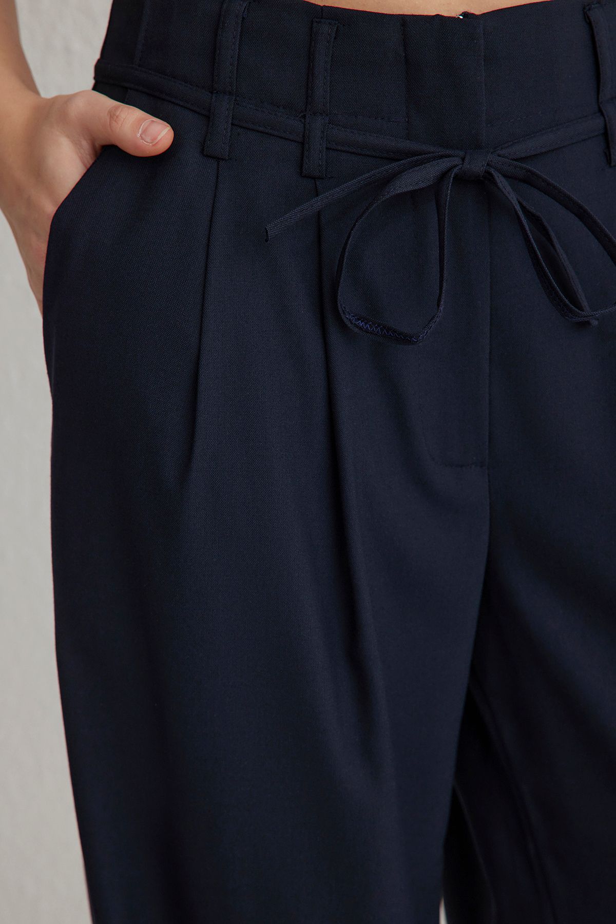 Trendyol Collection-Navy Blue Belted Wide Leg/Wide Leg Woven Pants Twoss25Pl00031 4