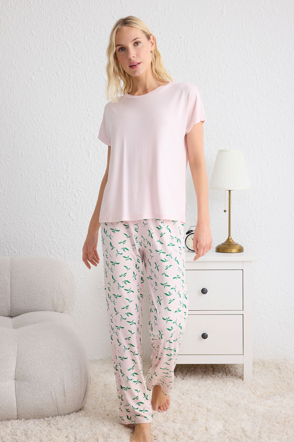 Trendyol Collection Różowy Kwiatowy Dzianinowy Zestaw Piżamowy Thmss25pt00131 Kobieta - L