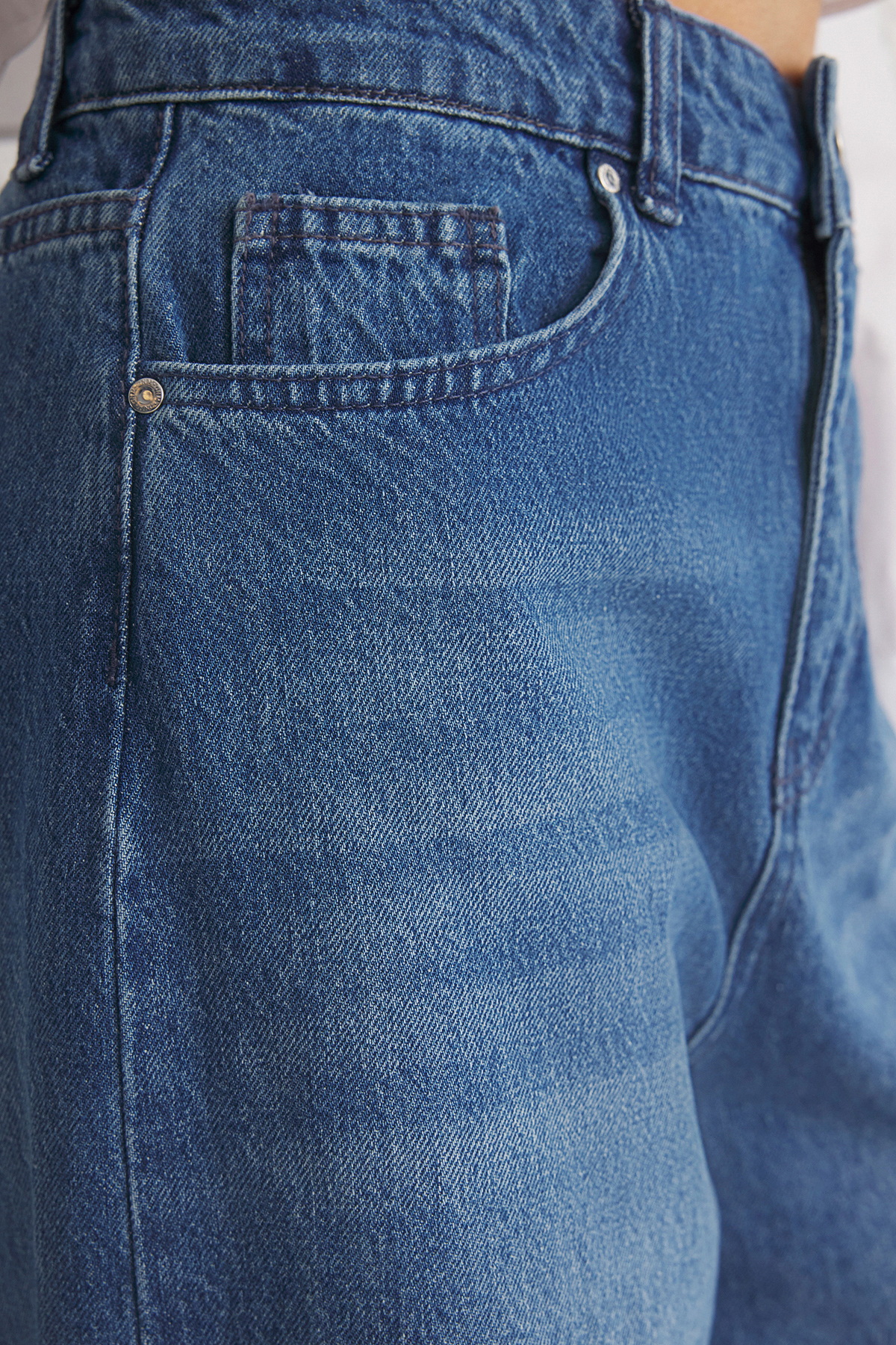 Trendyolmilla  Mavi Yüksek Bel Ekstra Wide Leg Palazzo Geniş Paça %100 Pamuk Non-Stretch Jeans TWOSS25JE00066 - Görsel 4