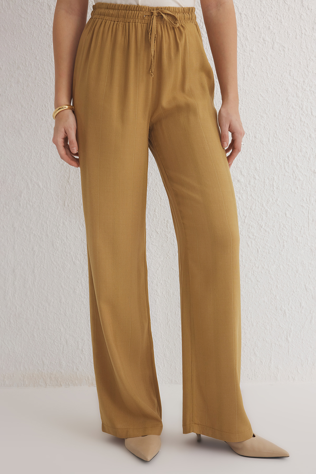 Trendyolmilla  Camel Jakarlı Beli Lastikli Wide Leg/Geniş Paça Dokuma Pantolon TWOSS25PL00039 - Görsel 6