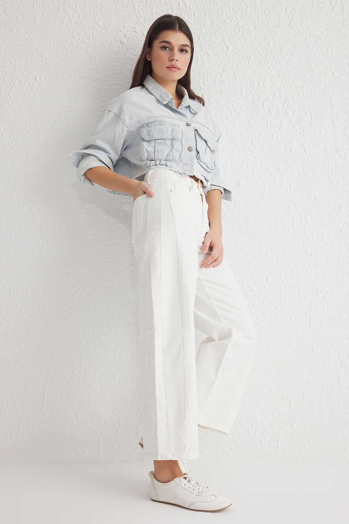 Trendyolmilla  Beyaz Dikiş Detaylı Yüksek Bel Barrel Jeans TWOSS25JE00165 - Görsel 2