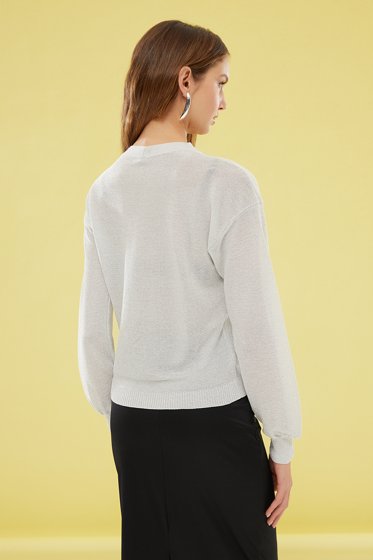 Trendyolmilla  Ekru-Gold Transparan Görünümlü Simli Kalite Triko Hırka TWOSS24HI00008 - Görsel 5