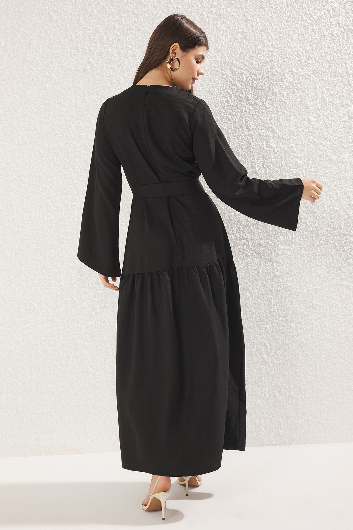 Trendyol Modest-Gewebtes Kleid im Leinen-Look mit schwarzer Schärpe TCTSS25EB00059 4