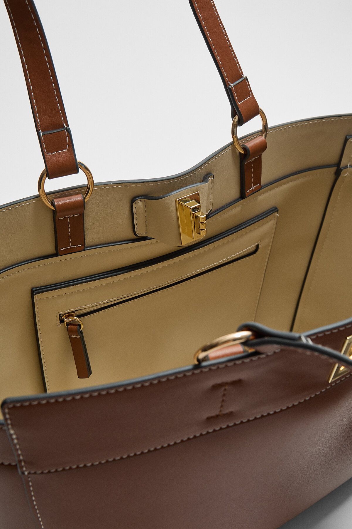 کیف توت دوخته‌شده زنانه  شیک، بادوام و کاربردی Stradivarius