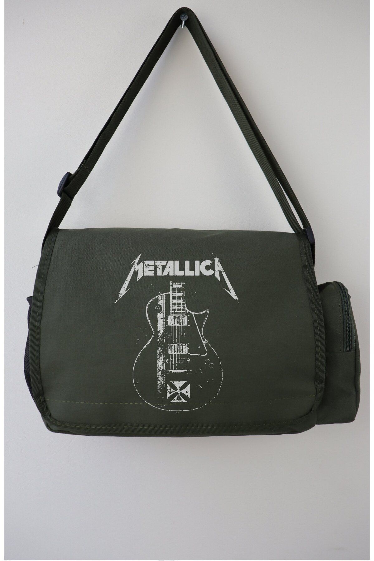 Fuddy Moda Metallica Yazılı Postacı Çantası, Unisex Guitar Rock Band Baskılı Omuz Çantası