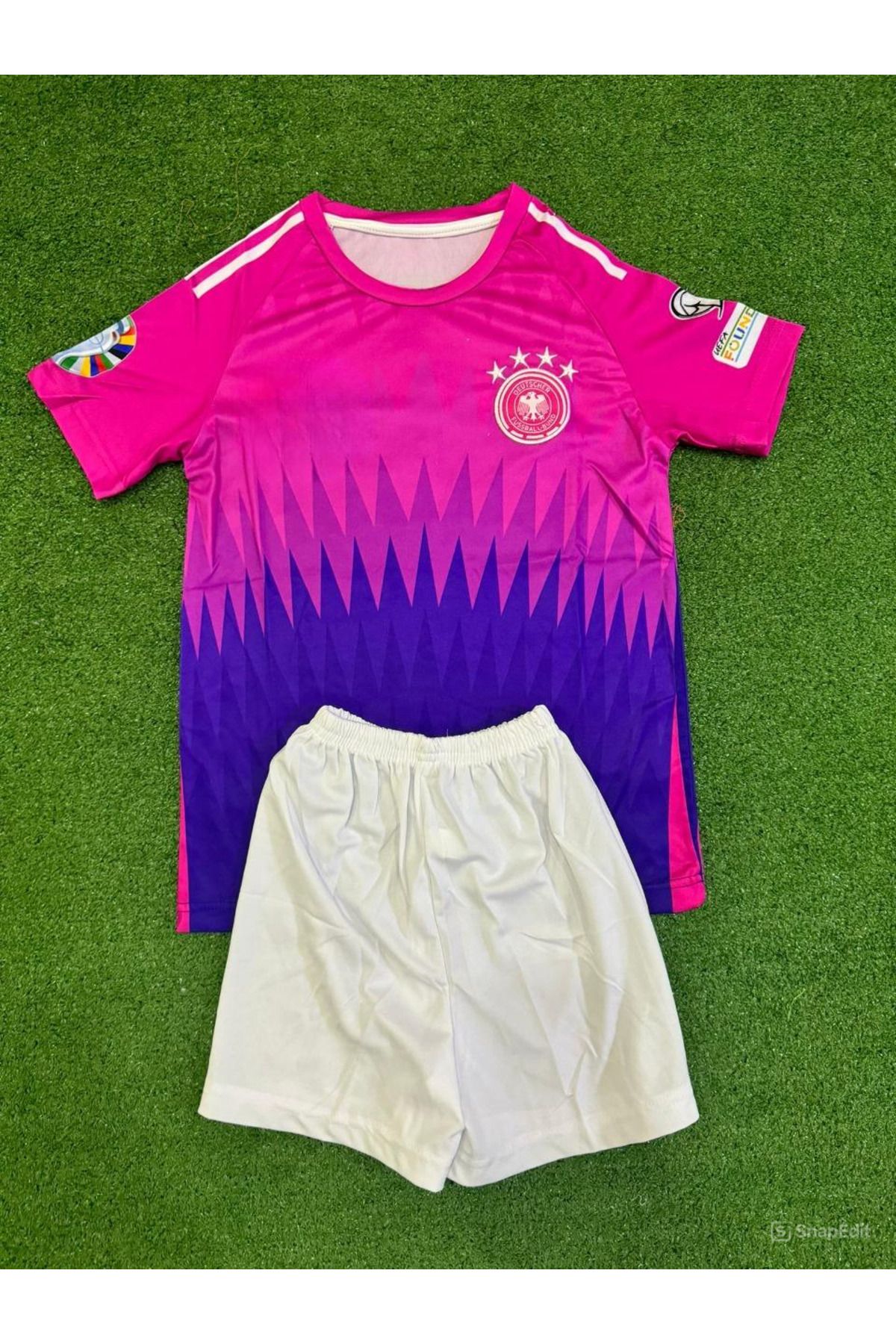 Lion Spor Almanya 2024 I?simsiz Deplasman Pembe Hava Alabilen Polyester Kumaş Halısaha Forması