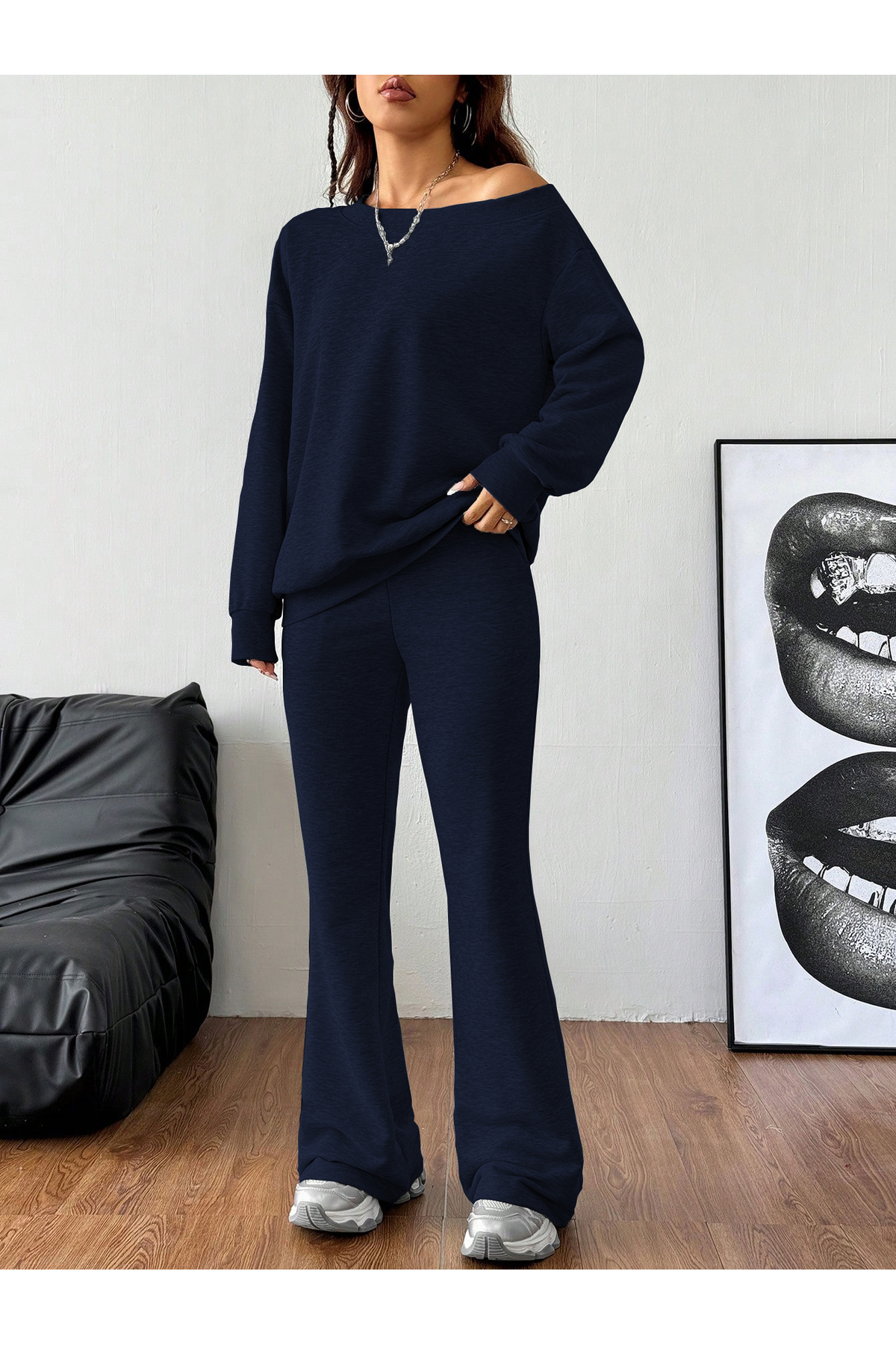 Butik Mornarsko plava majica sa širokim ovratnikom i visokim strukom, širokih...