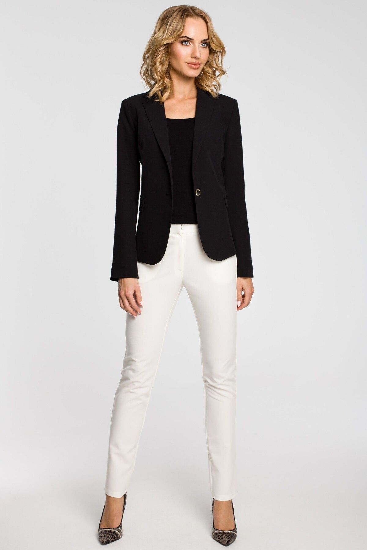 Made of Emotion-Jacket with a peaked collar and a single-button closure 2