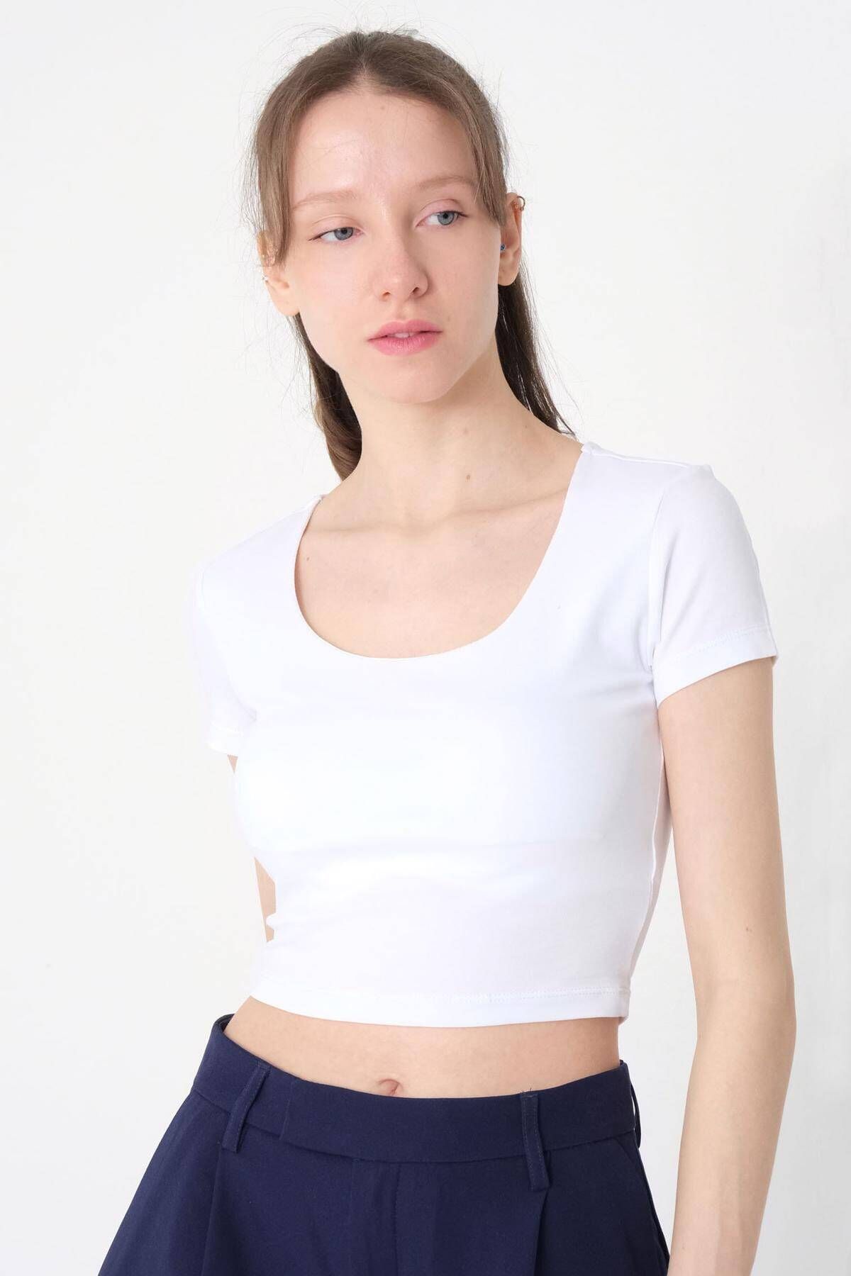 Addax-P1417-M13 Model U-Neck Crop T-Shirt 4