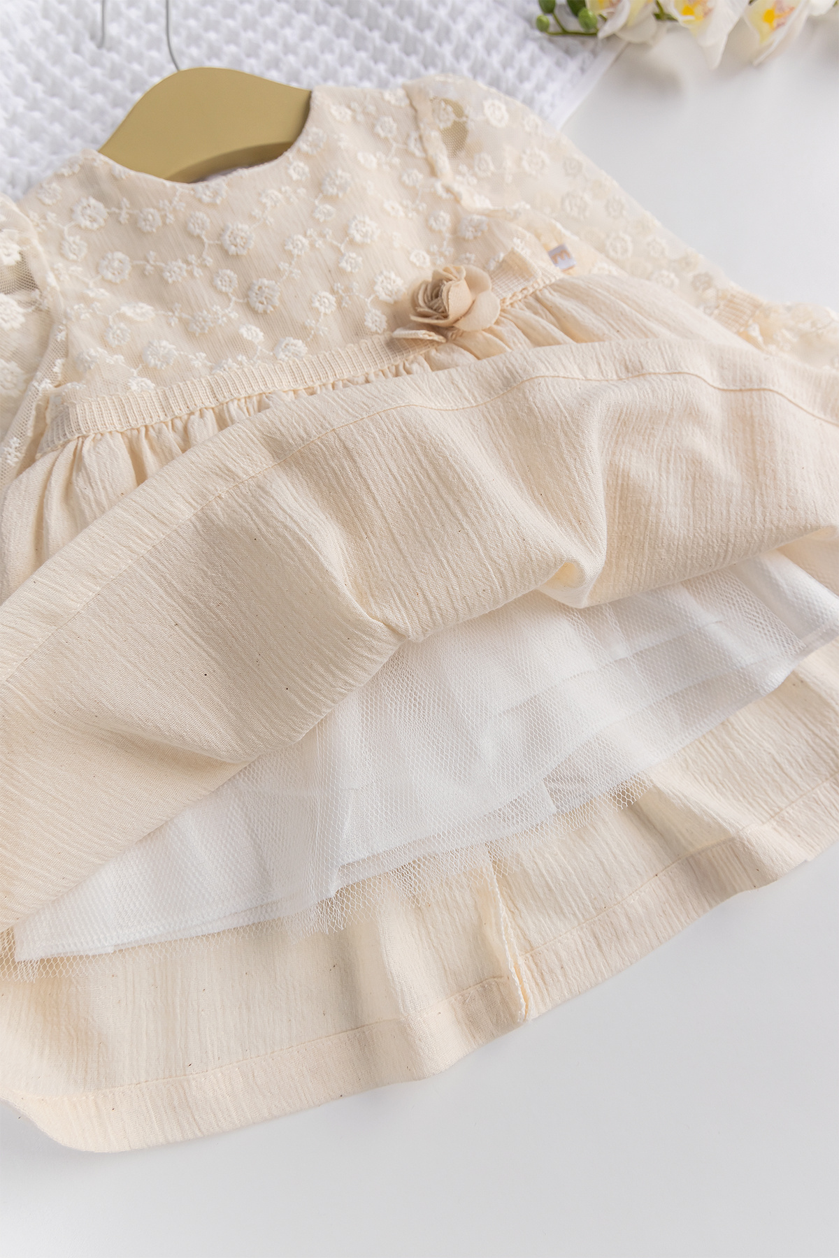 Babymod Dantel Tül Detaylı Dokuma Kumaş Krem Kız Bebek Elbise fotoğrafı 4 (önizleme)