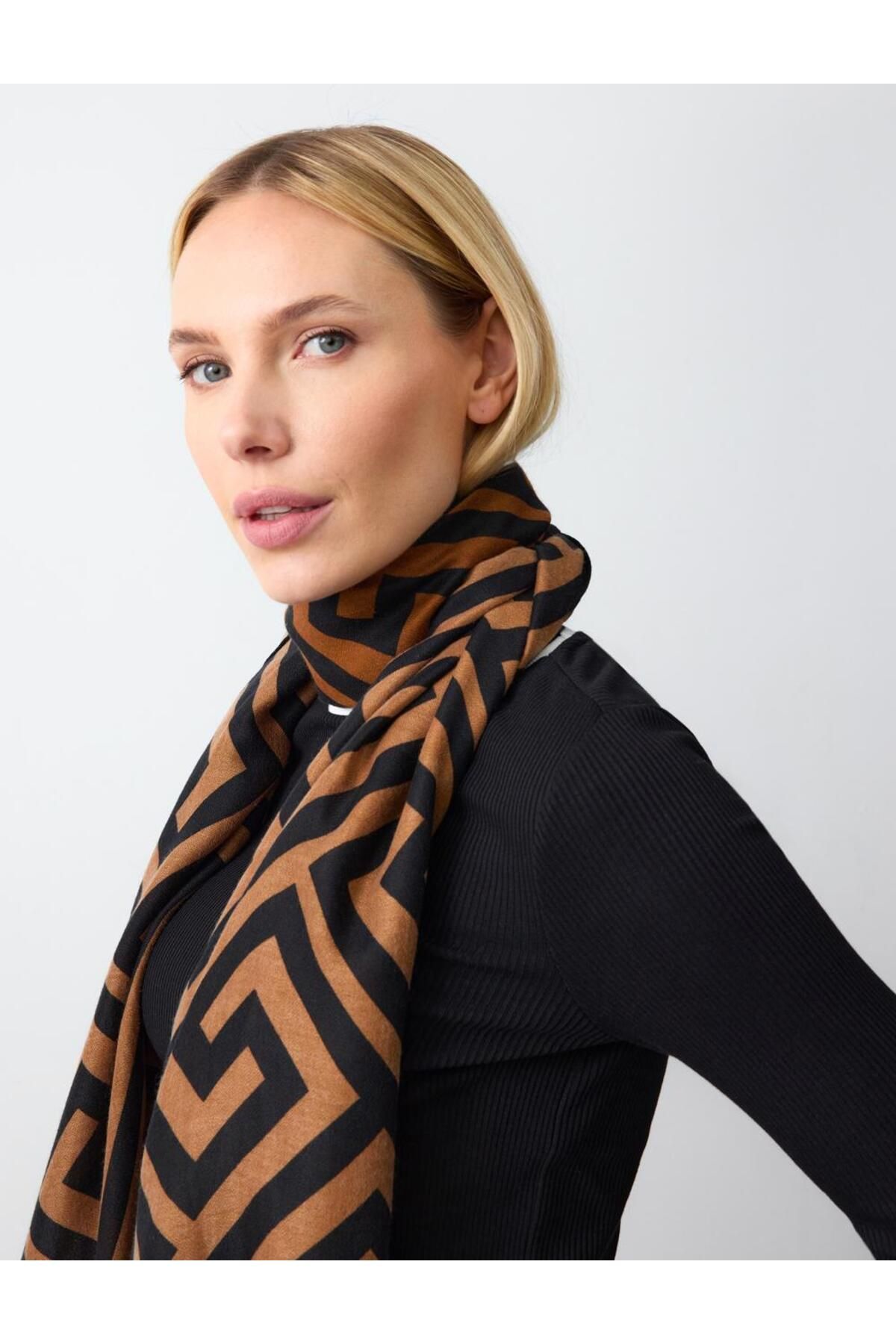 Jimmy Key-Patterned Striped Woven Shawl 1