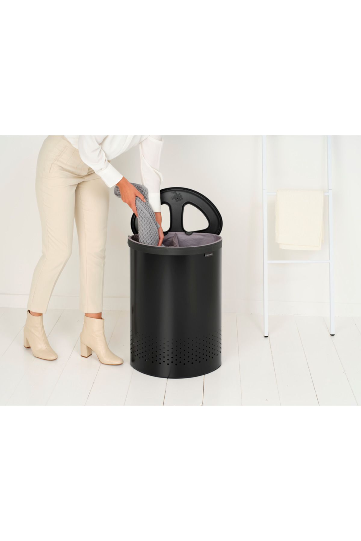 Brabantia MATT BLACK İKİ BÖLMELİ ÇAMAŞIR SEPETİ 55L