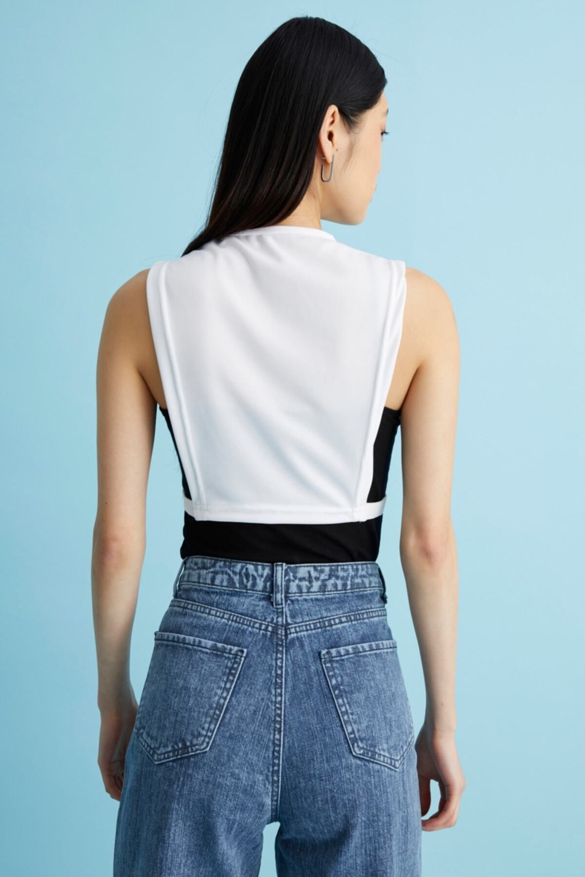 mirach-Pack of 2 Crew Neck Sleeveless Crop Neck Collar Set White and Black 4