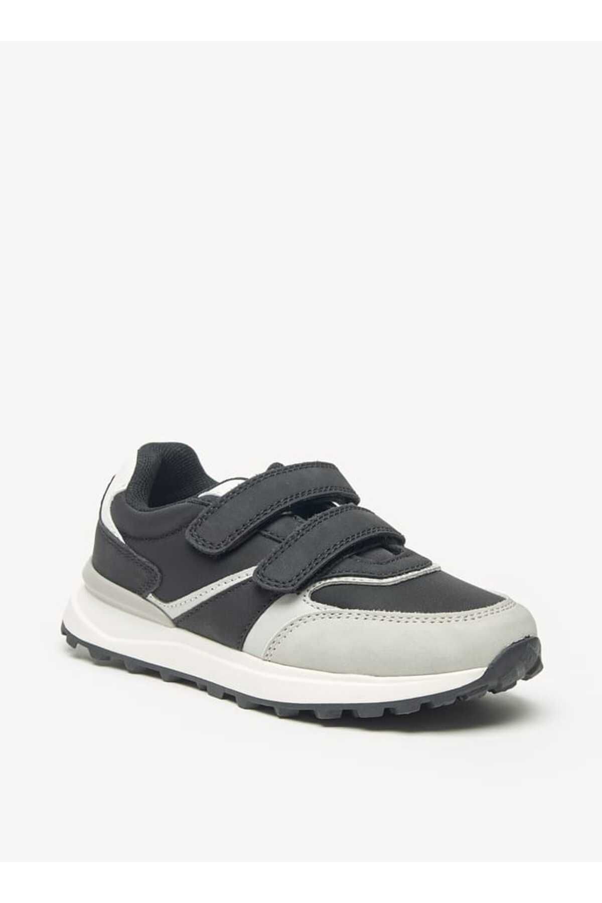 Juniors-Colourblock Sneakers with Hook and Loop Closure 1