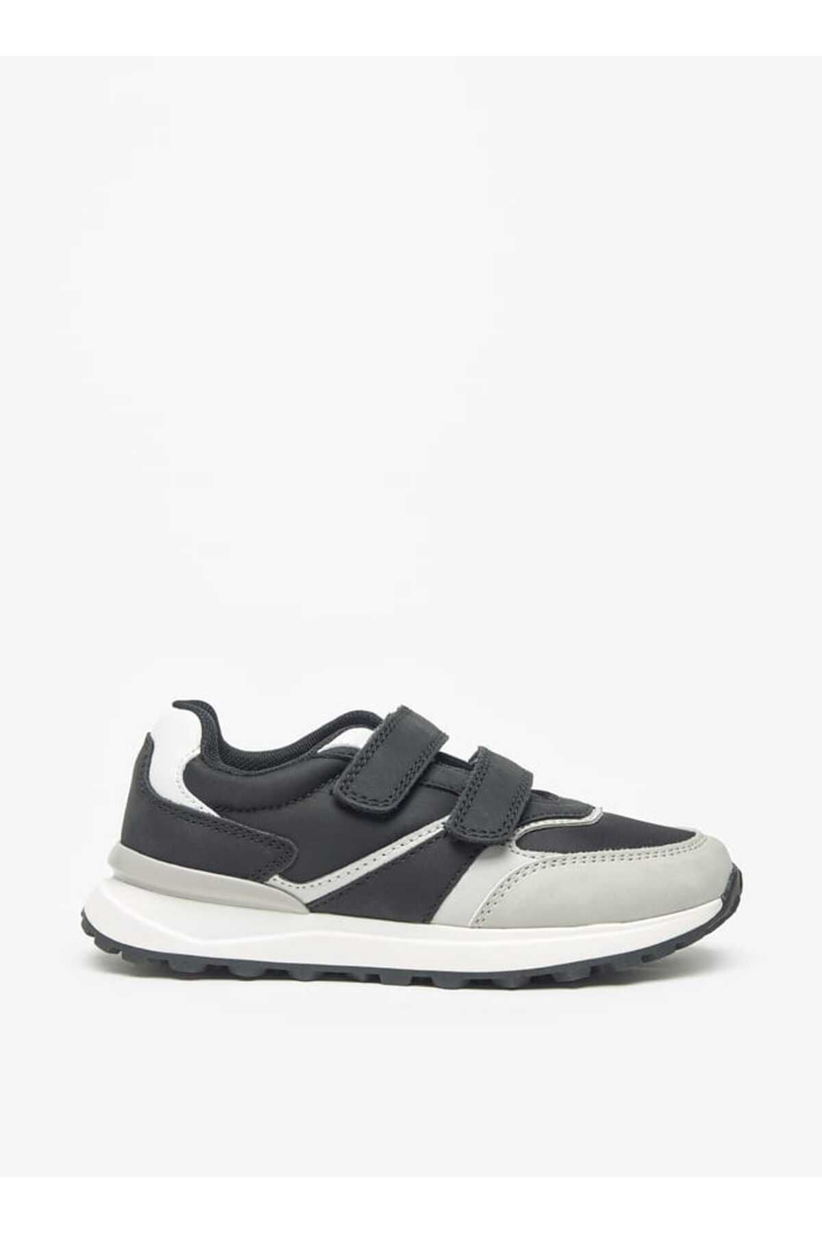 Juniors-Colourblock Sneakers with Hook and Loop Closure 3