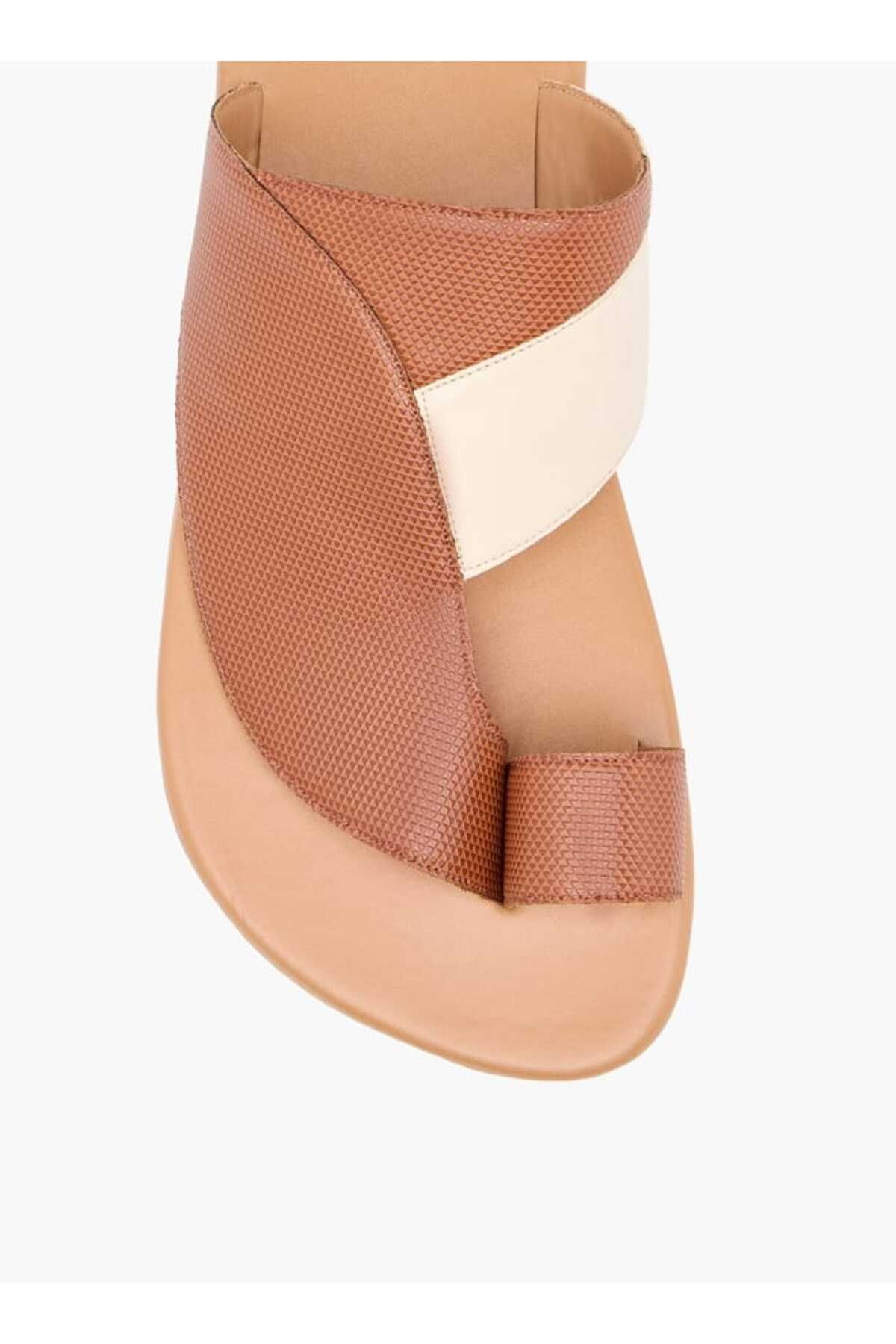 LBL by Shoexpress-Panelled Slip-On Arabic Sandals with Toe Loop Detail 3