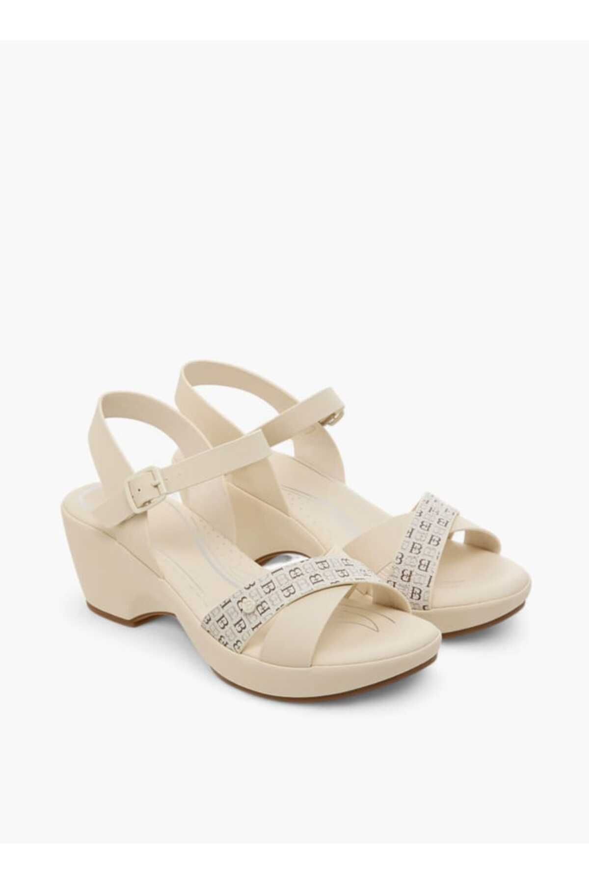 Flora Bella by Shoexpress-صندل Flora Bella Monogram Print Cross Strap مع كعب سميك وإغلاق بإبزيم 1