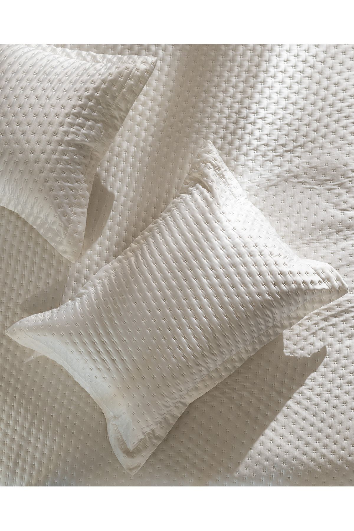 Madame Coco-Arles Single Satin Bedspread - Ecru 3