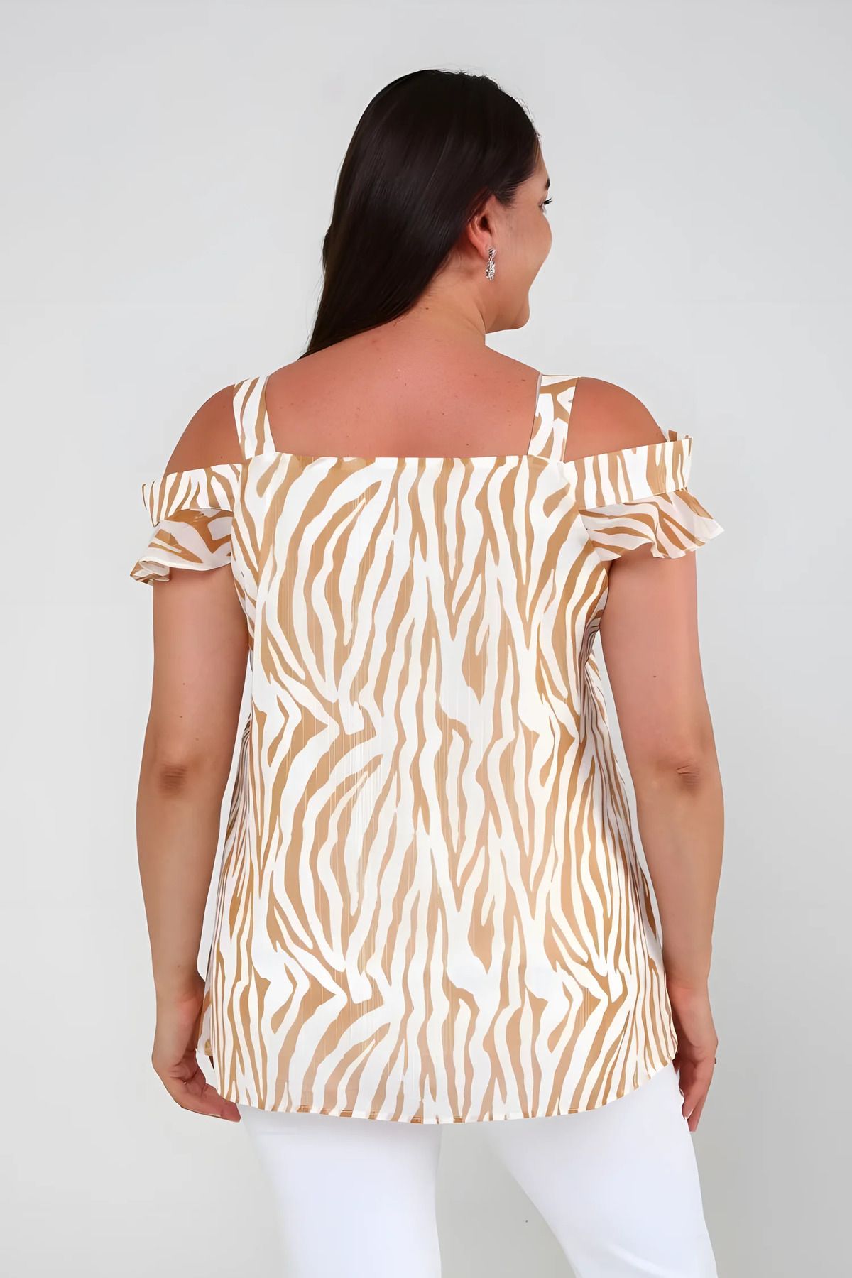 Hanezza-Plus Size Zebra Patterned Chiffon Blouse: Feminine Elegance and Comfort 4