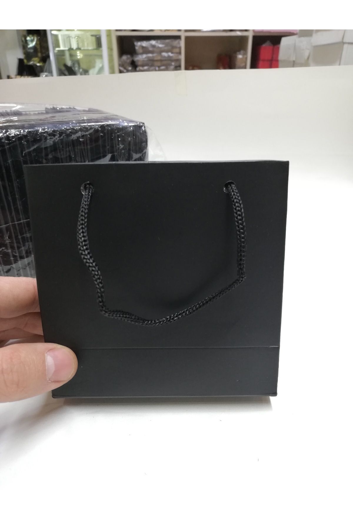 BURAKKUTU Karton Çanta Siyah Düz renk 11x11cm Pakette 50 Adettir