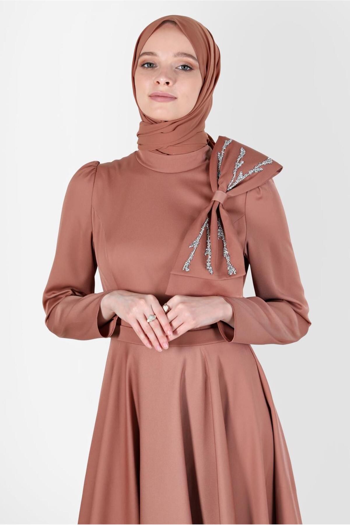 لباس شب با جزئیات پاپیون 50233 Alvina