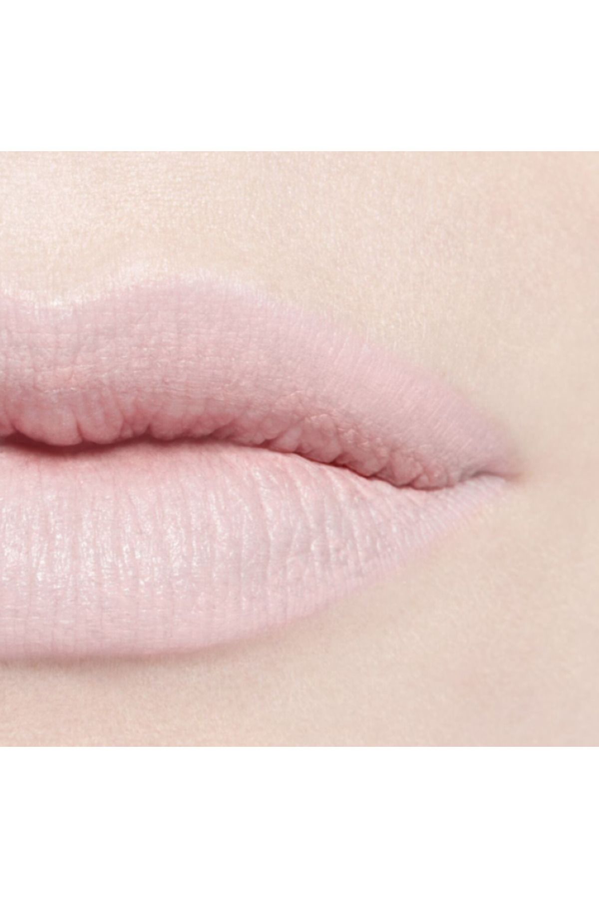 Chanel-Lipliner Pencil That Enhances Lips with Long-Lasting, All-Day Wear, Soft and Slish Tip 4