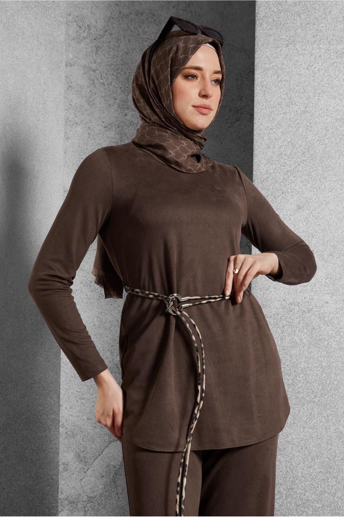 کت و شلوار با کراوات با جزئیات 45136 Alvina