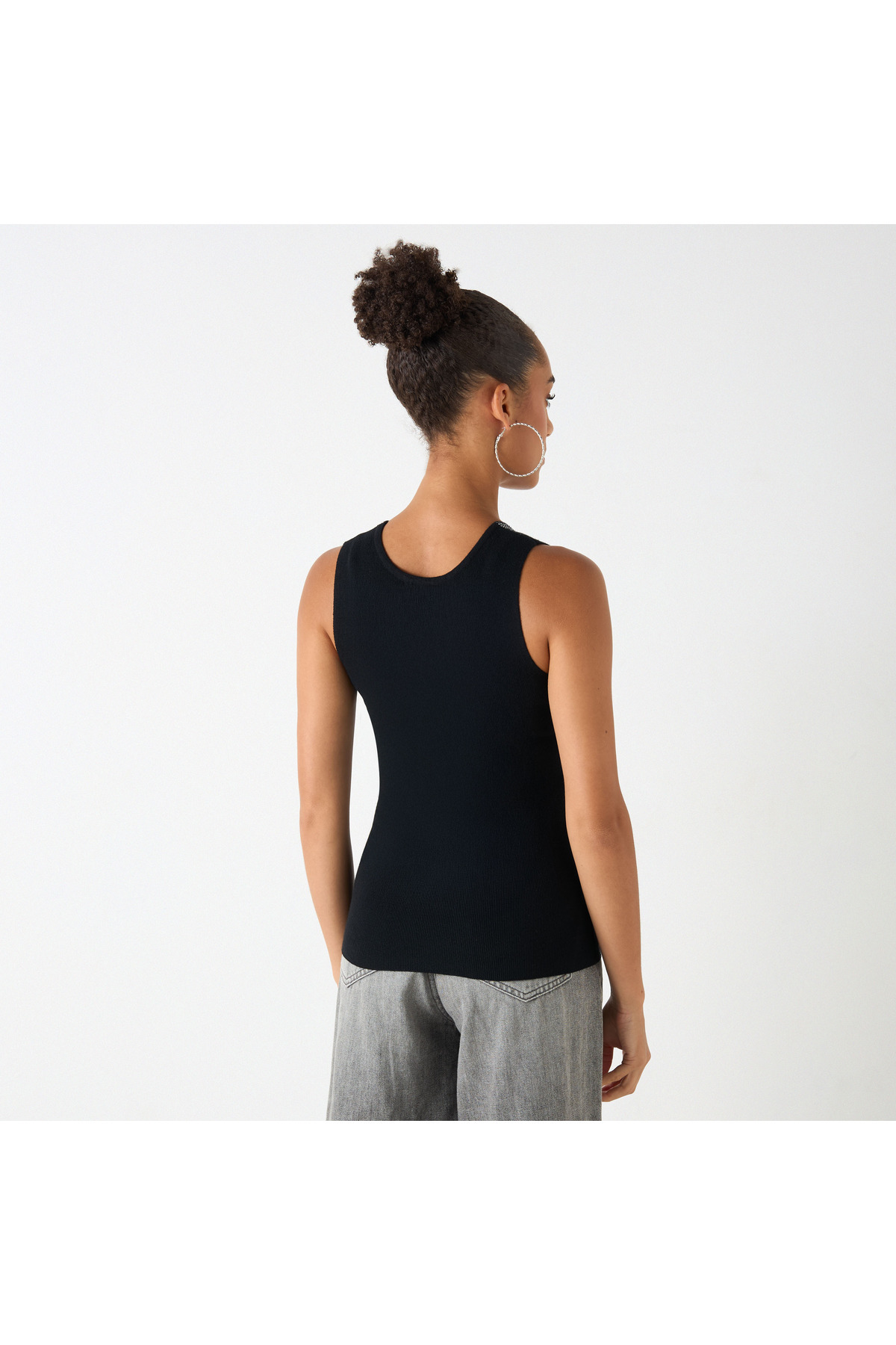 2Xtremz-Embellished Sleeveless Tank Top With Round Neck 3