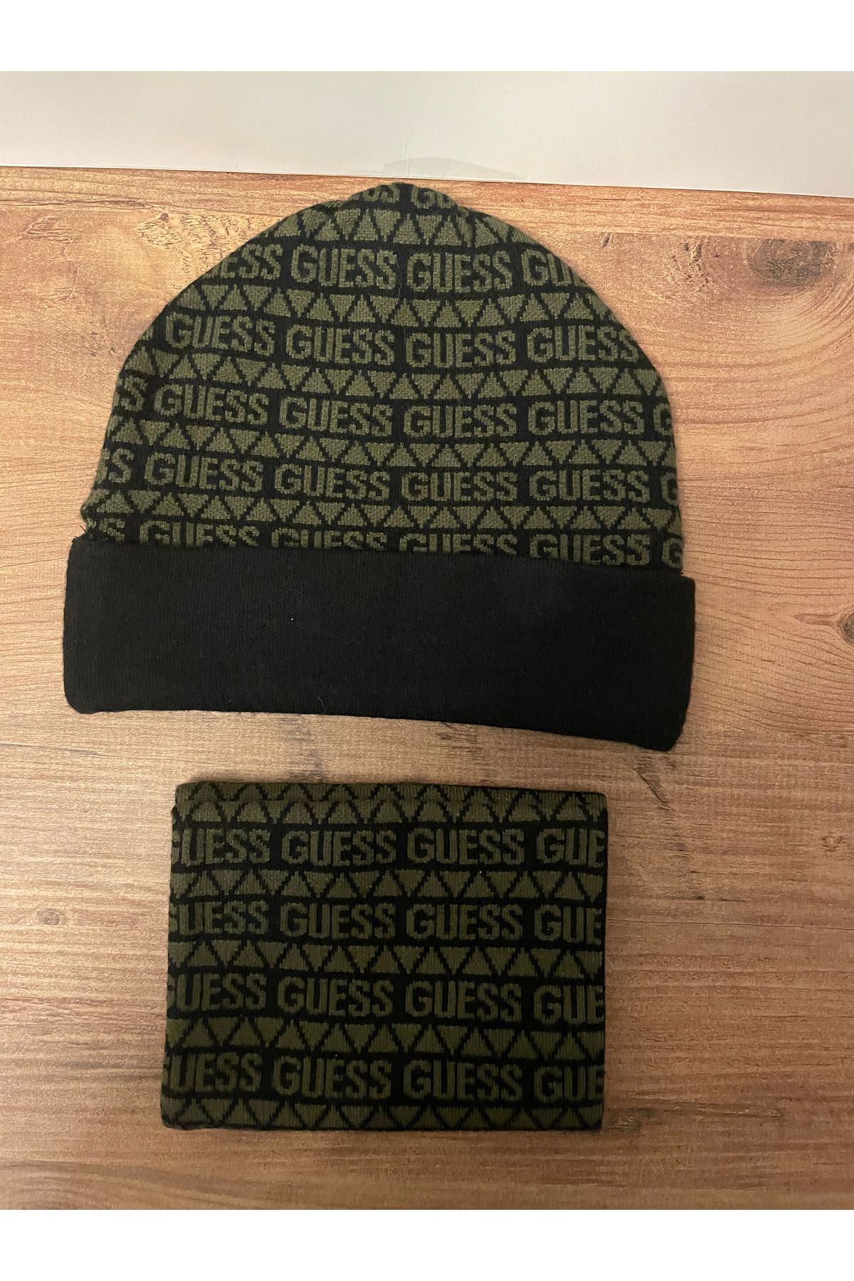 Guess Unisex Şapka ve Boyunluk Takımı (BEDENLİ)