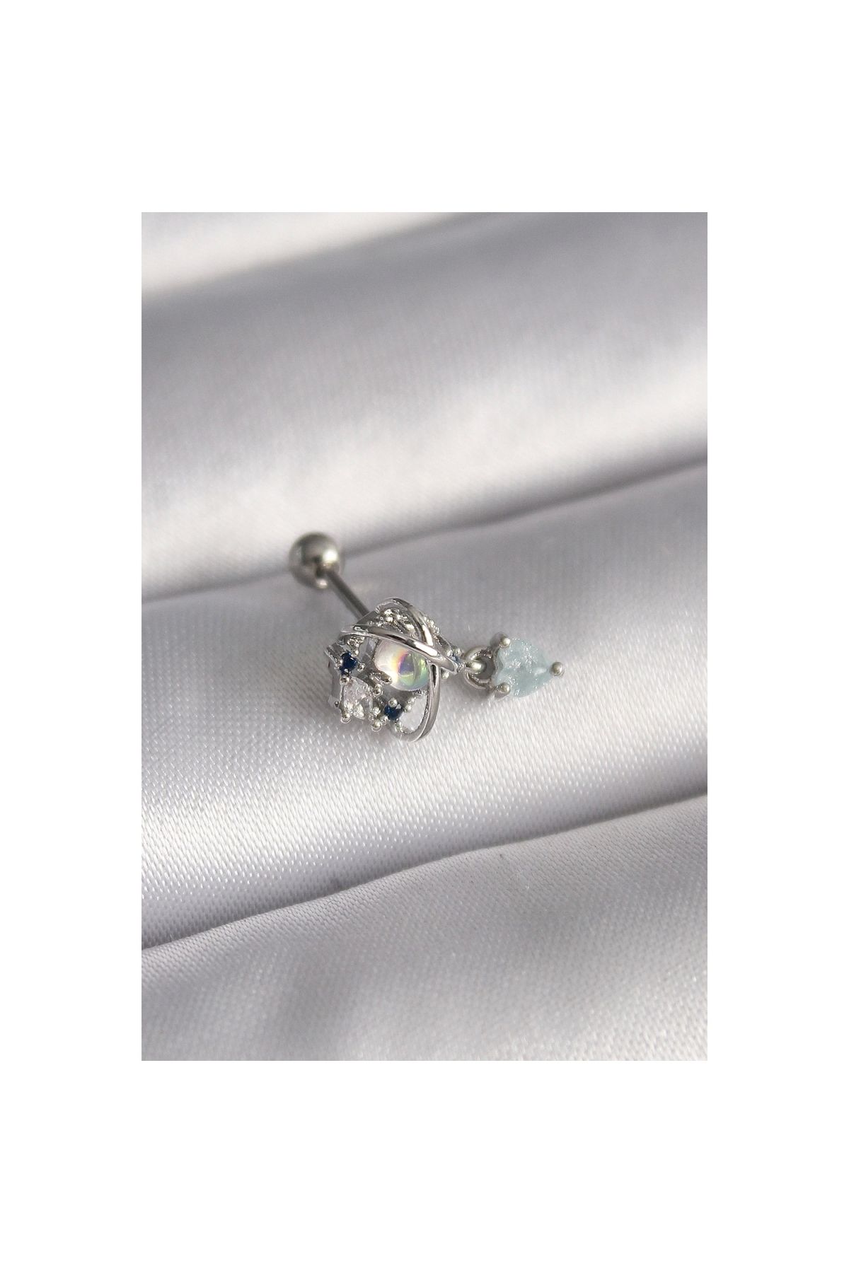 Narnuga 316L Çelik Gümüş Renk Zirkon Taşlı Sallantı Kalp Detay Tragus Piercing - TJ-PR1361
