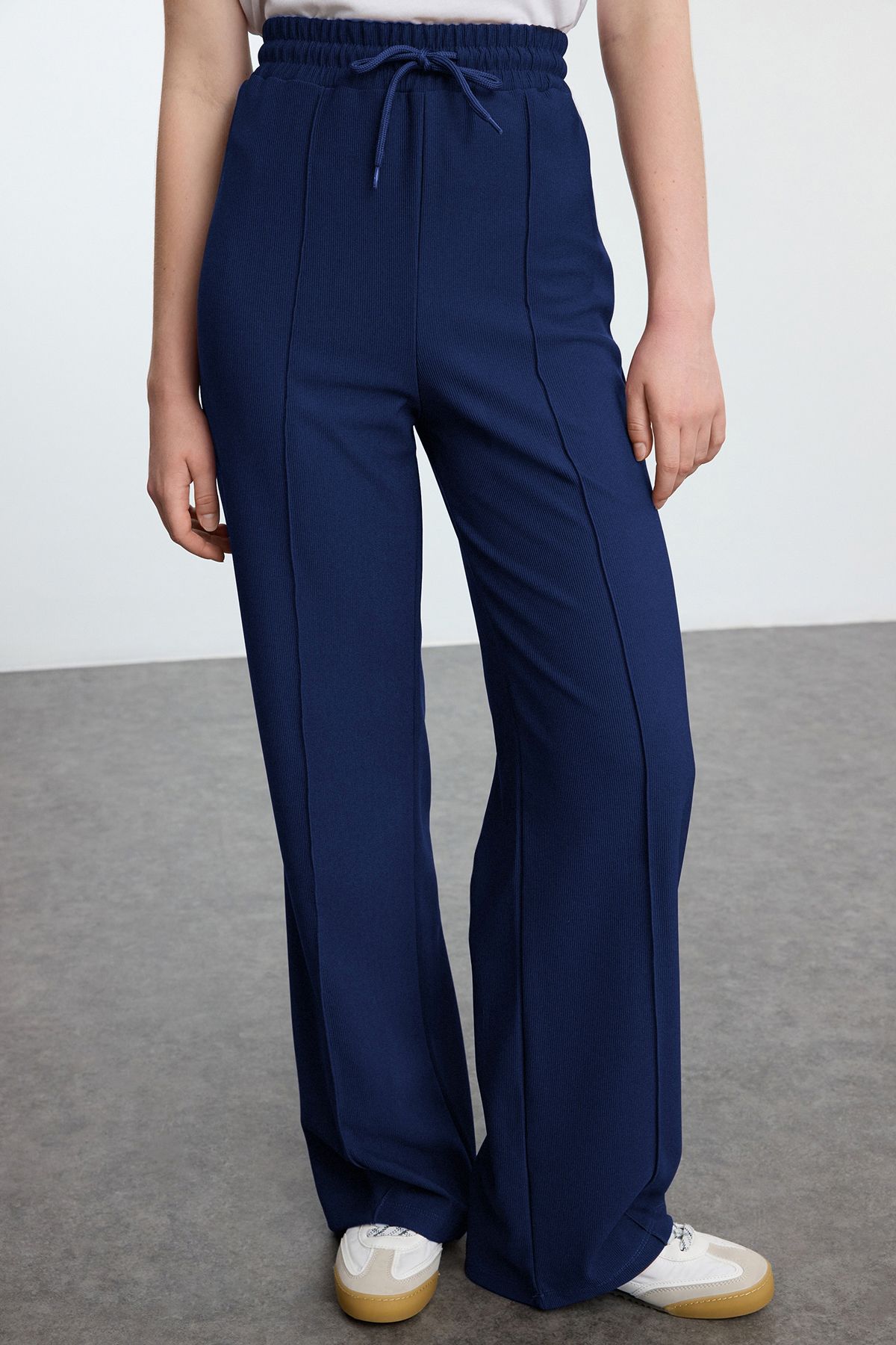 Trendyol Modest-Námornícka modrá oversize súprava teplákov s textúrou Tctaw25En00004 4