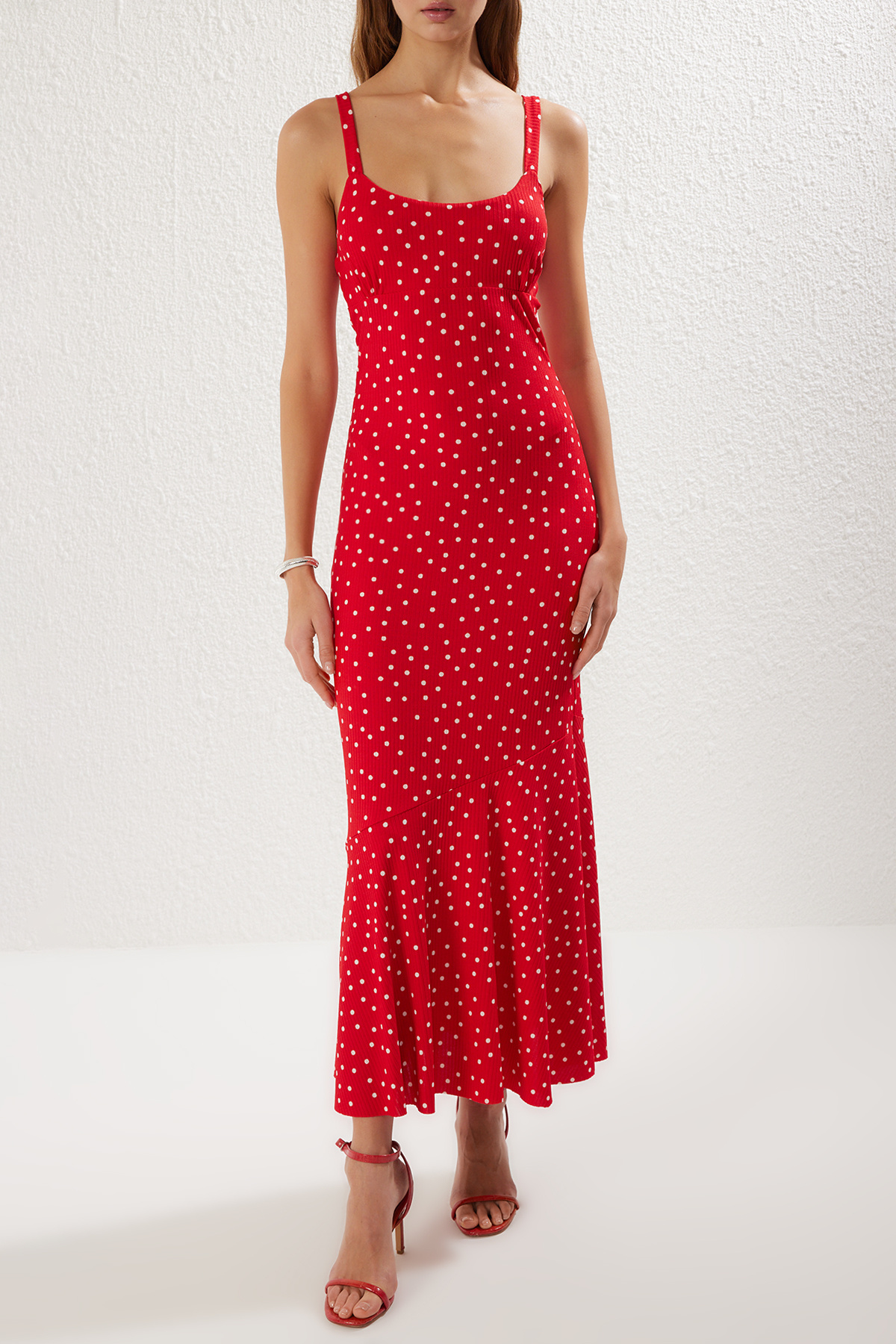 Trendyolmilla  Kırmızı Puantiyeli Askılı Vücuda Oturan Fitilli Esnek Örme Maxi Kalem Elbise TWOSS24EL00682 - Görsel 3