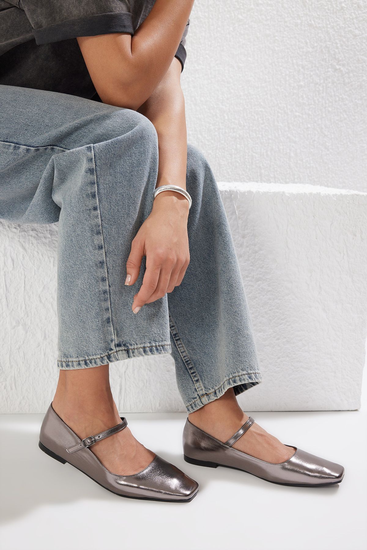TRENDYOL SHOES-Stříbrné kovové páskové hranaté baleríny Mary Janews Takss25Be00003 4