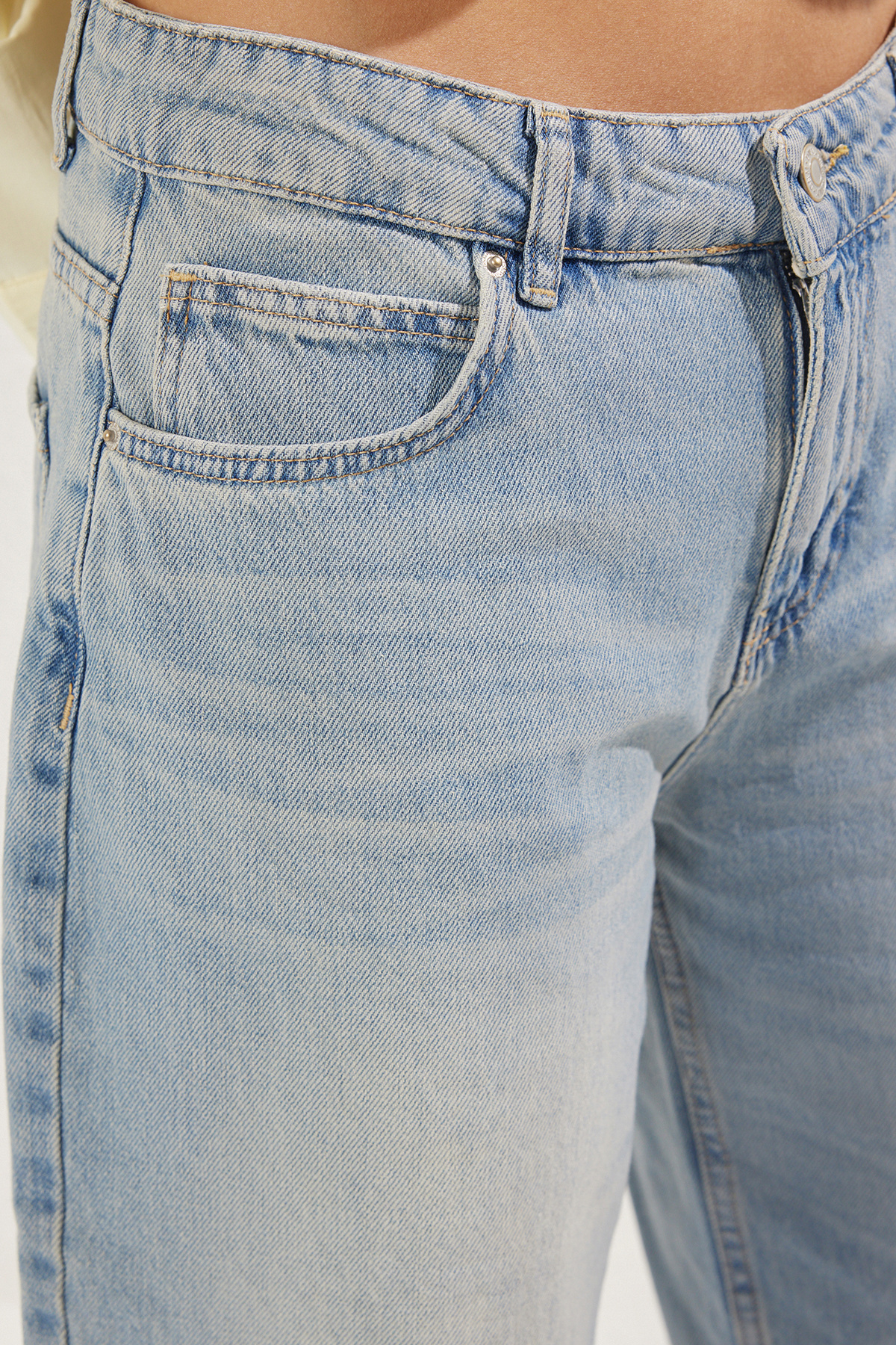 Trendyolmilla  Mavi Premium Düşük Bel Barrel Jeans TWOSS25JE00173 - Görsel 4