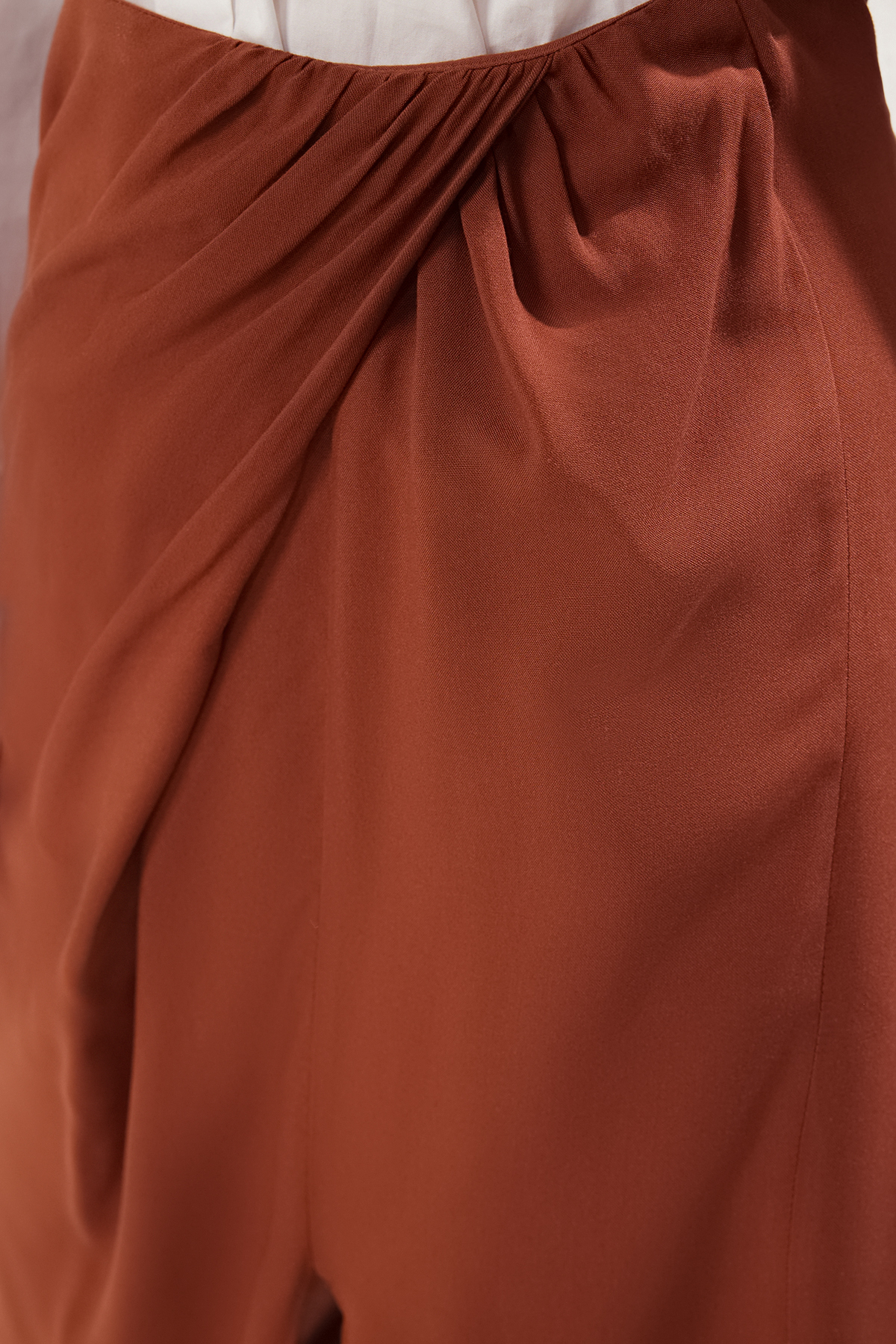 Trendyolmilla  Kahverengi Dökümlü Kumaş Büzgü Detaylı Yırtmaçlı Maxi Boy Dokuma Etek TWOSS25ET00094 - Görsel 5