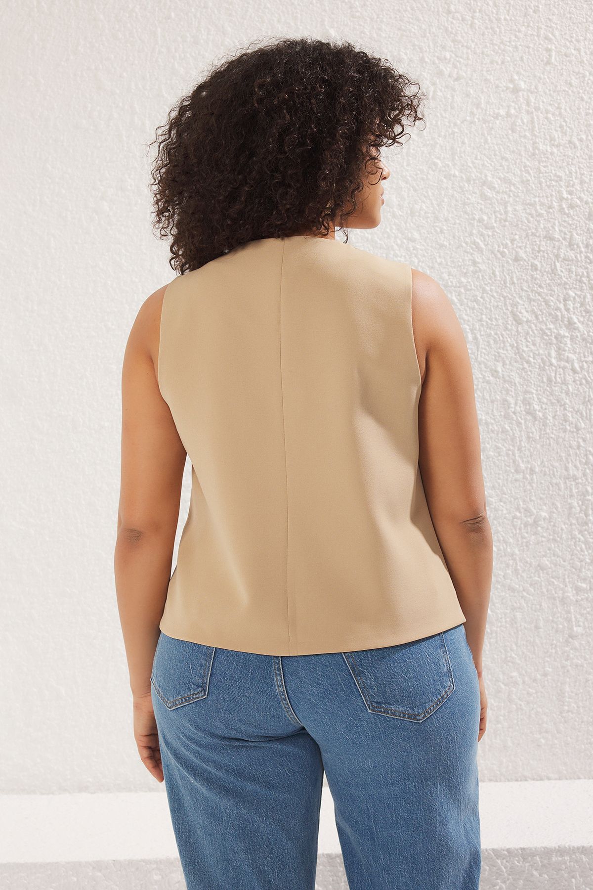 Trendyol Curve-سترة كبيرة الحجم بأزرار غير متماثلة من فرو المنك - TBBSS25BH00000 5