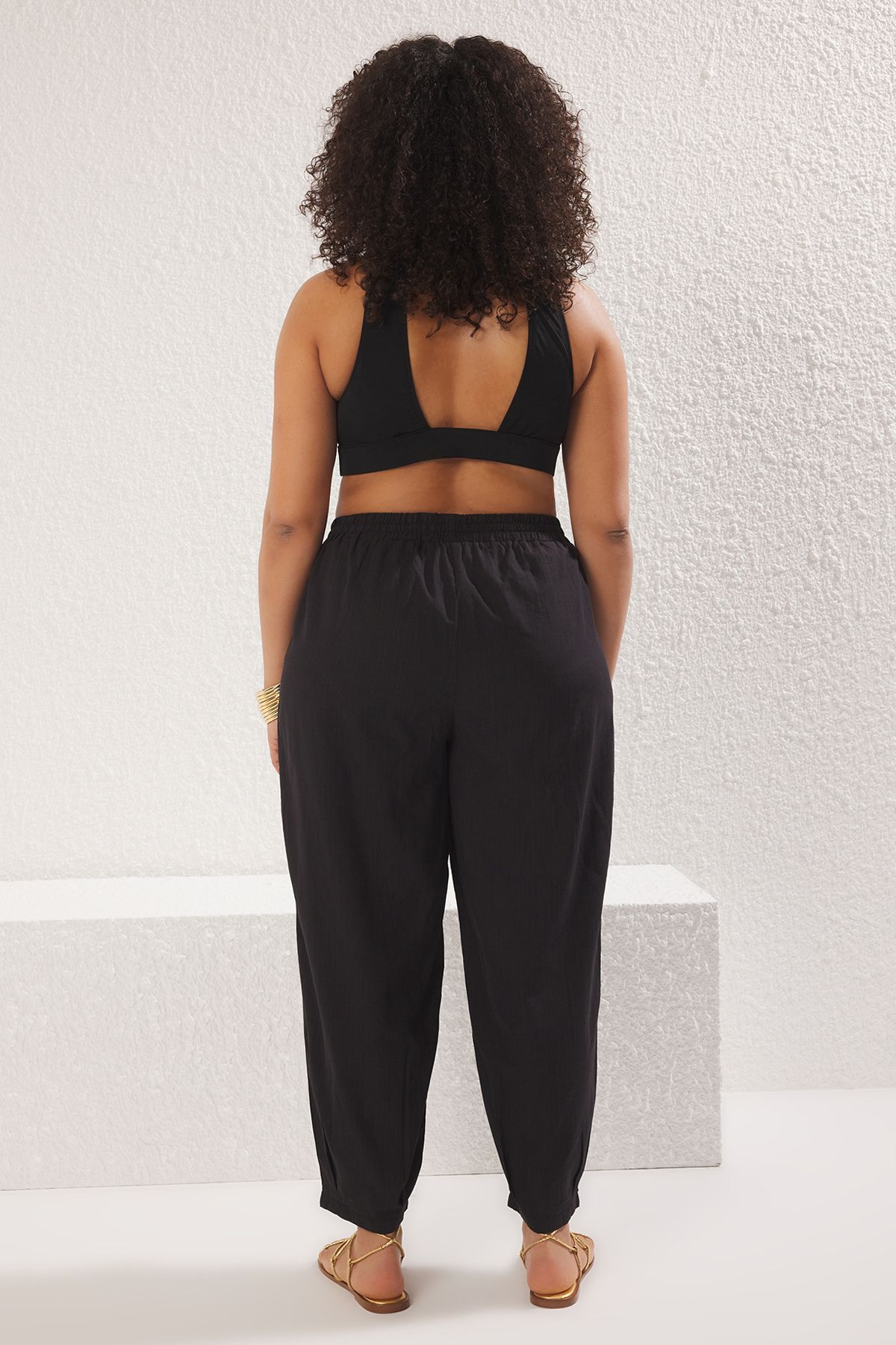Trendyol Curve-Wysoki stan, czarny, plisowany, workowaty - Plus Size Beachwear Tbbss25Ar00001 5